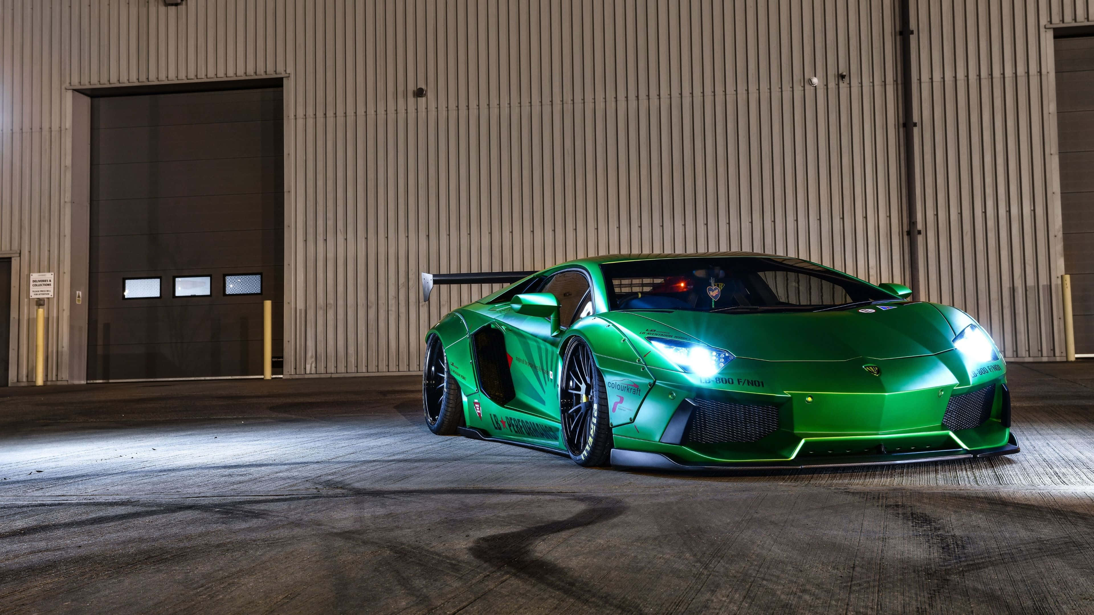 享受生活中的奢華：這款驚豔的4K Lamborghini壁紙 壁紙