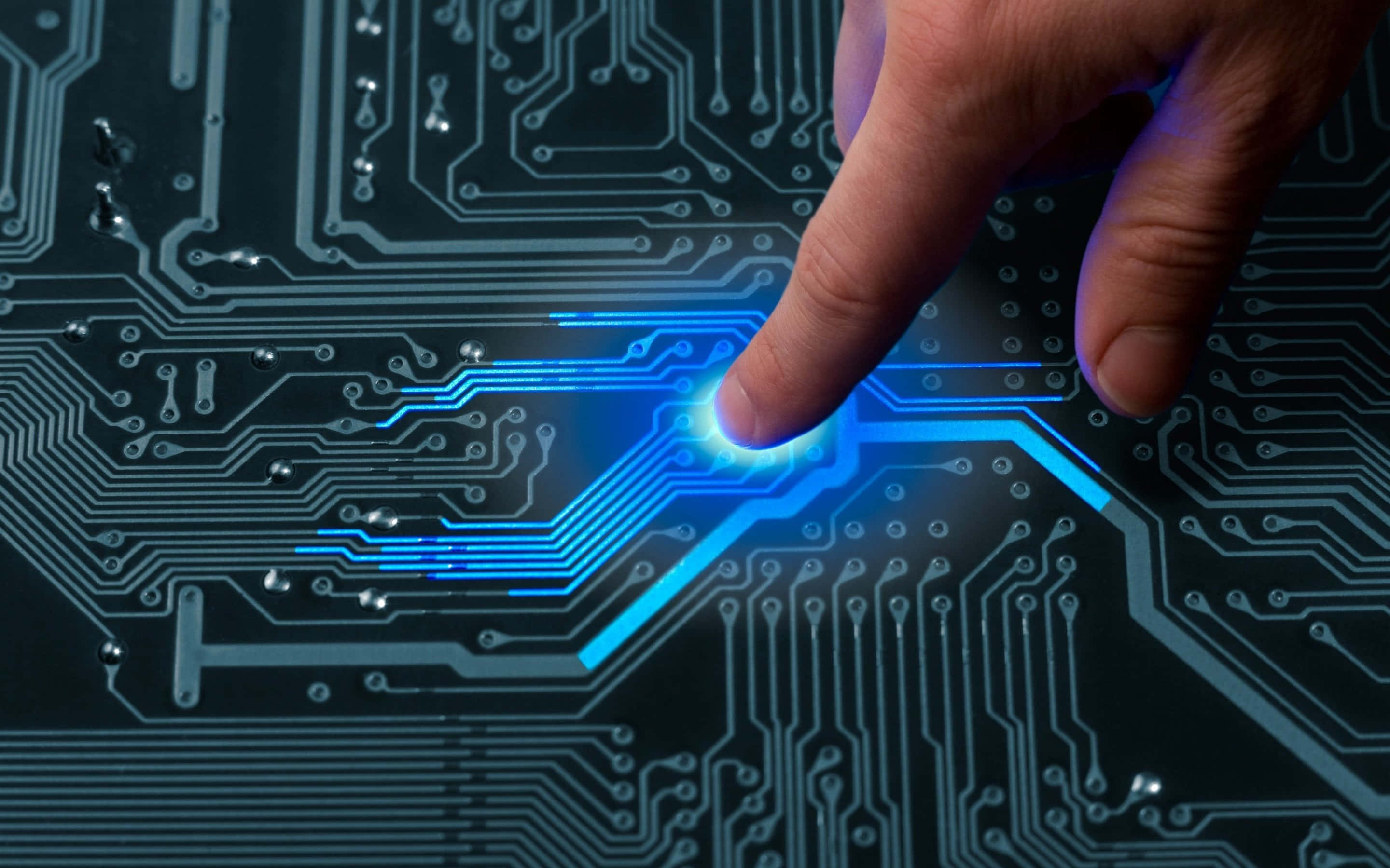 Electronics 桌布 壁紙 — 人類手指觸碰發光藍色電路板，觸發數位光效。