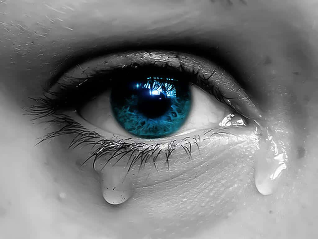 Eyes 桌布 壁紙 — 人類眼睛的特寫，帶有鮮明藍色虹膜，在單色背景前流淚。