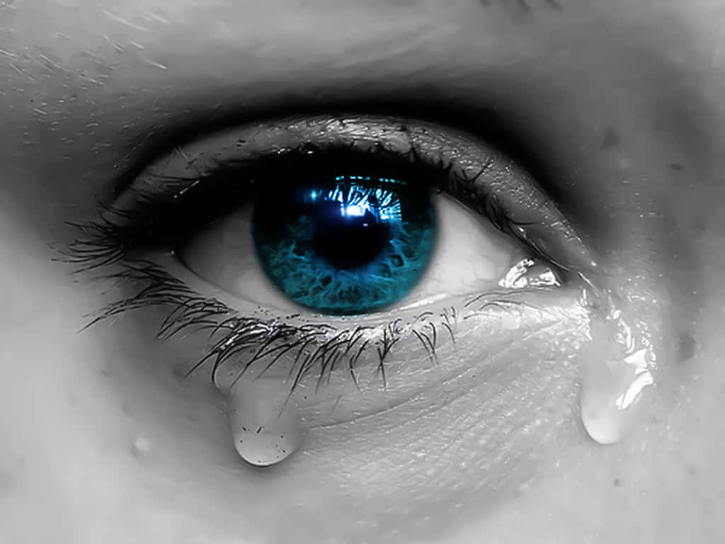 cry 桌布 壁紙 — 人類眼睛的特寫，有鮮豔的藍色虹膜在單色背景上流淚。