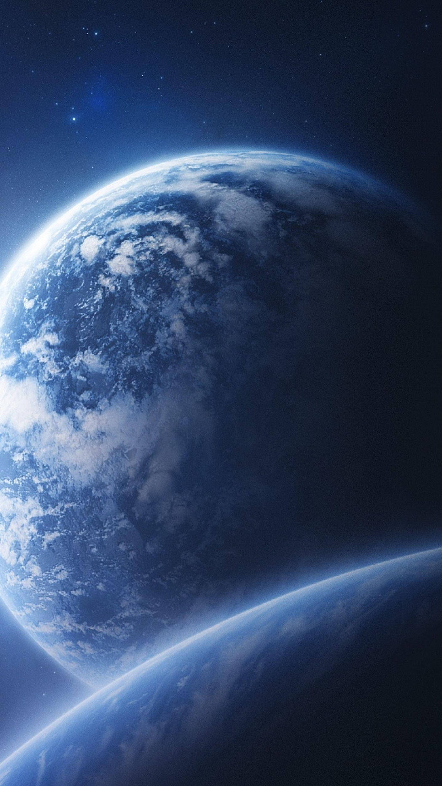 Edge 桌布 壁紙 — 令人嘆為觀止的地球和另一顆行星在星空宇宙背景下發出藍色光芒的景象。