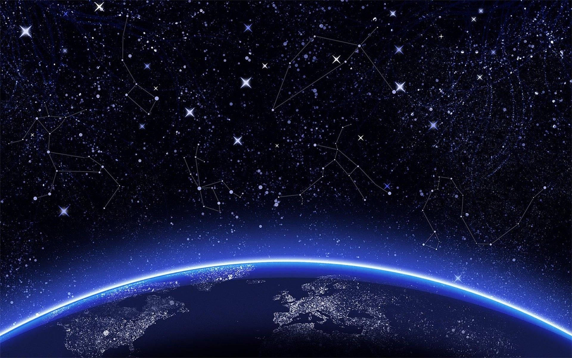 星座運勢 桌布 壁紙 — 令人嘆為觀止的地球彎曲地平線景觀，在充滿閃爍星座的廣闊星空下，城市燈光閃耀。