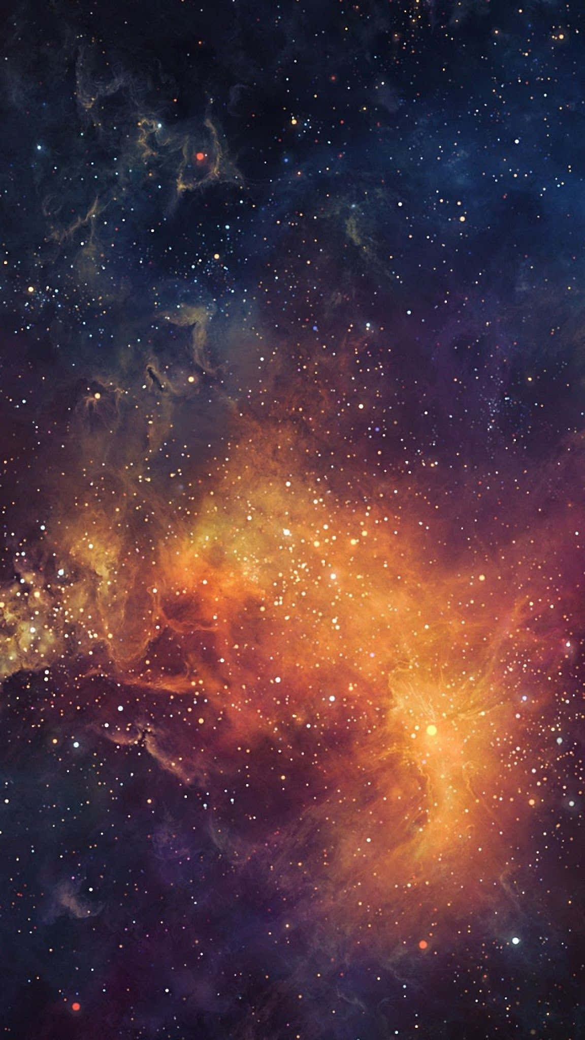 手機 桌布 壁紙 — 令人嘆為觀止的宇宙星雲景象，在星空中閃耀著火熱的橙色和深紫色。