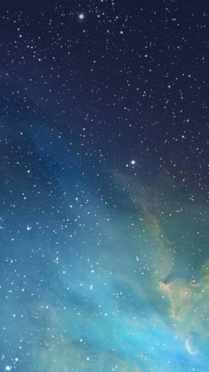 夜空 桌布 壁紙 — 令人嘆為觀止的星空夜景，藍色和藍綠色漩渦狀星雲在深邃的宇宙黑暗中柔和發光。