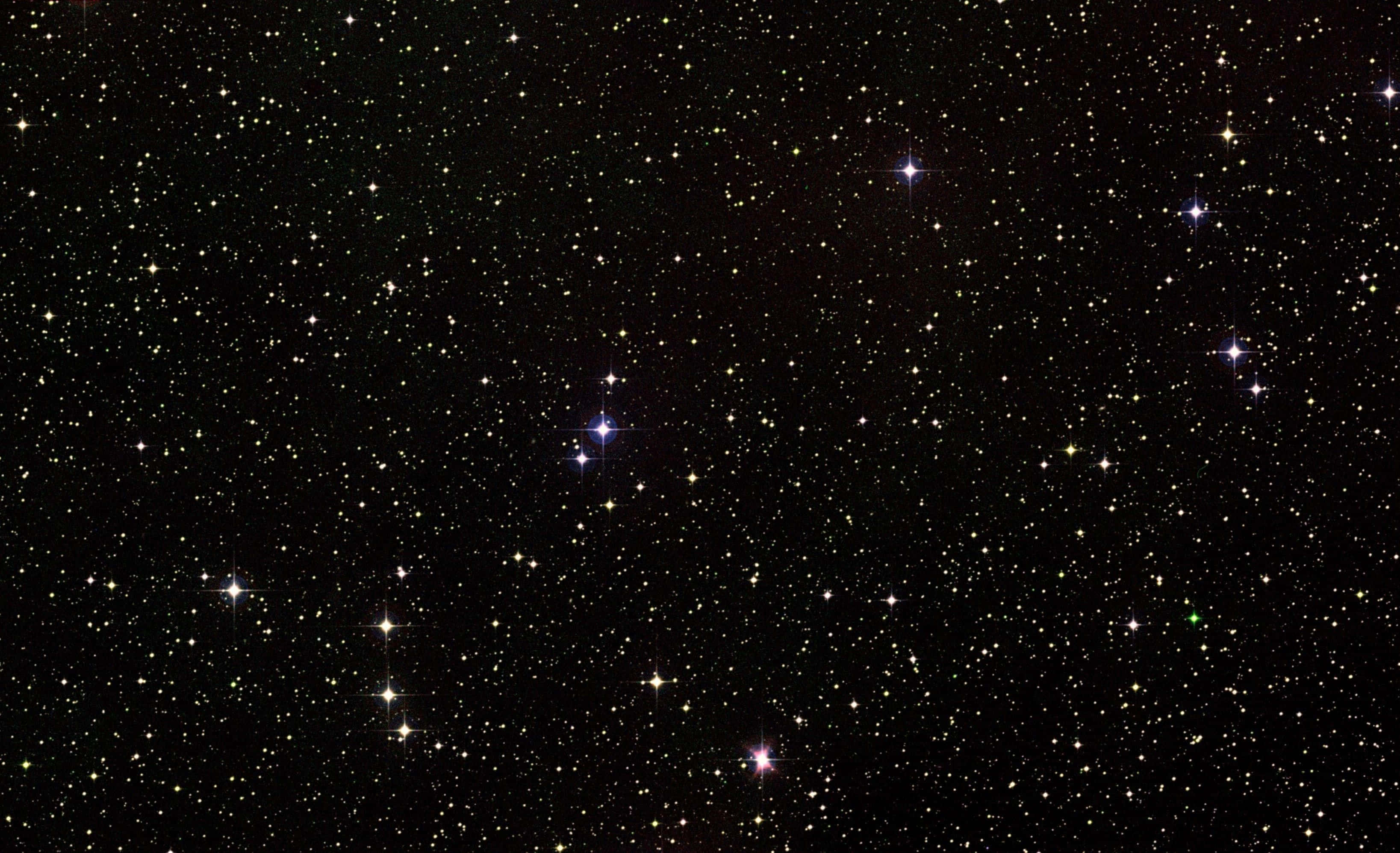 Black And White Star 桌布 壁紙 — 令人嘆為觀止的景象，無數閃爍的星星散落在深邃的黑色夜空中。