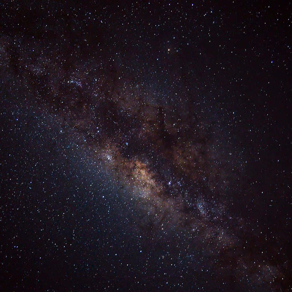 Stars 桌布 壁紙 — 令人嘆為觀止的銀河系景觀，在深邃的黑色天空中閃爍著無數恆星和宇宙塵埃。