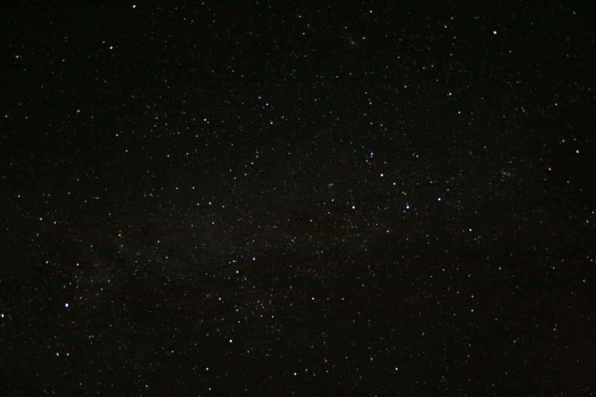 Beautiful Star 桌布 壁紙 — 令人嘆為觀止的銀河系景觀，在深邃的黑色夜空中閃爍著無數星星。