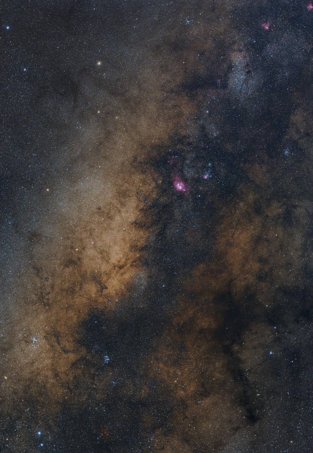 銀河系，宇宙塵埃和粉紅色星雲在星星中發光。