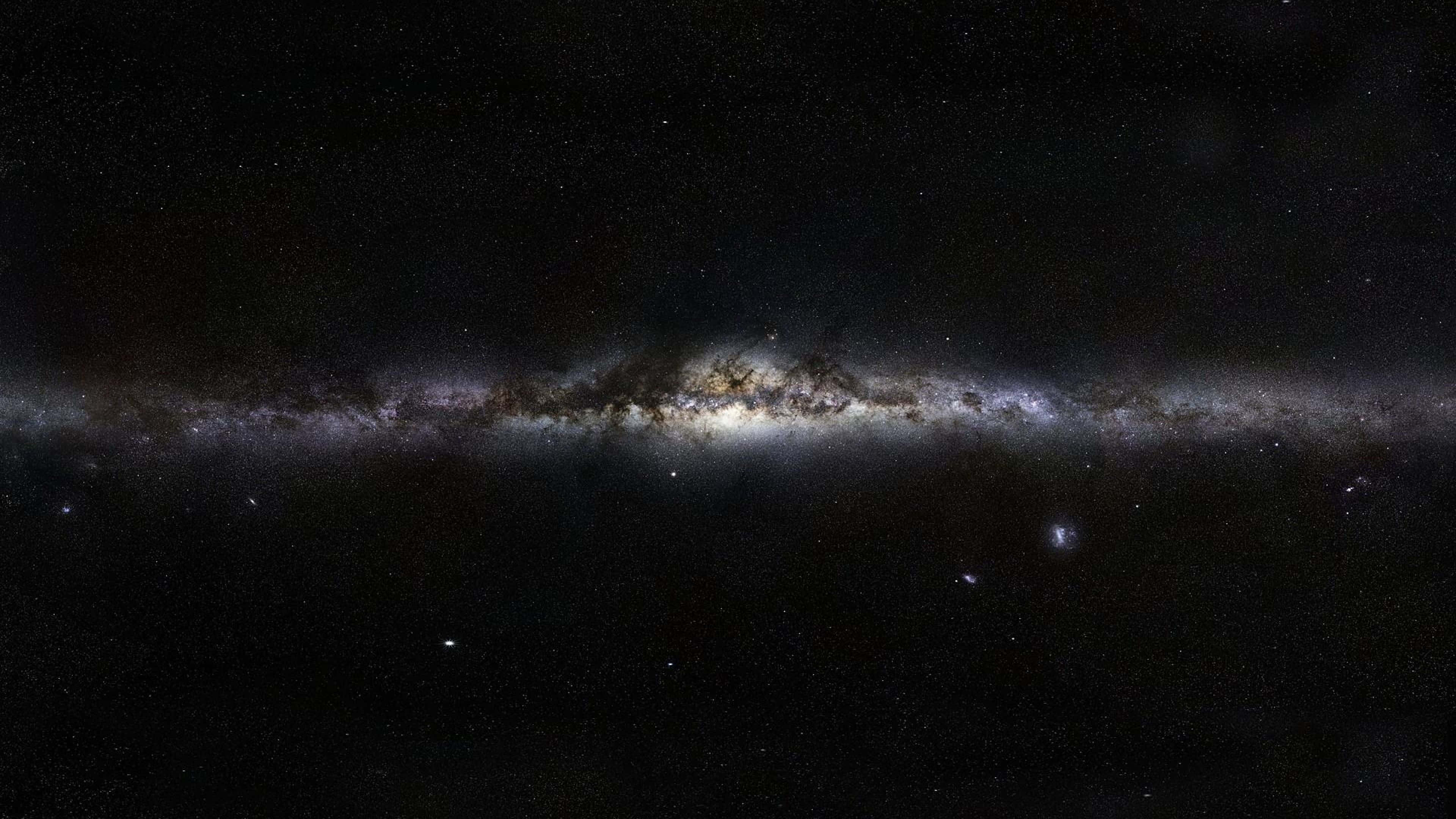 銀河 桌布 壁紙 — 令人嘆為觀止的銀河系景觀，橫跨佈滿星辰的宇宙虛空，帶有發光的星雲和密集的星團。