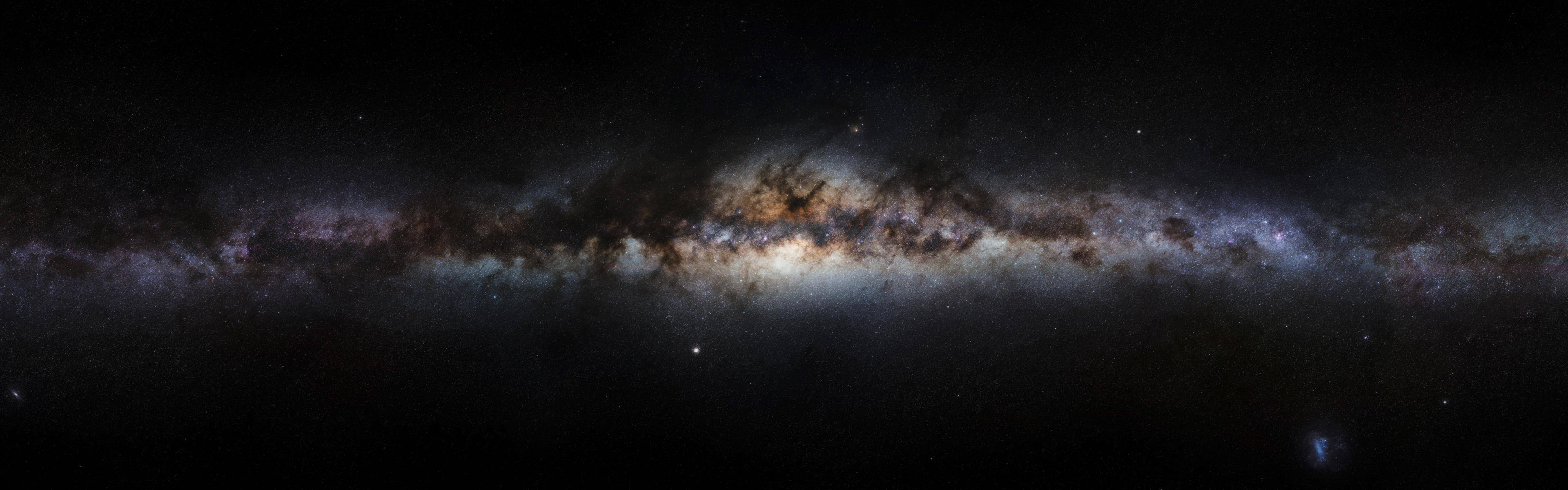 high 桌布 壁紙 — 令人嘆為觀止的銀河系景觀，橫跨充滿星星和發光星雲的黑暗宇宙天空。