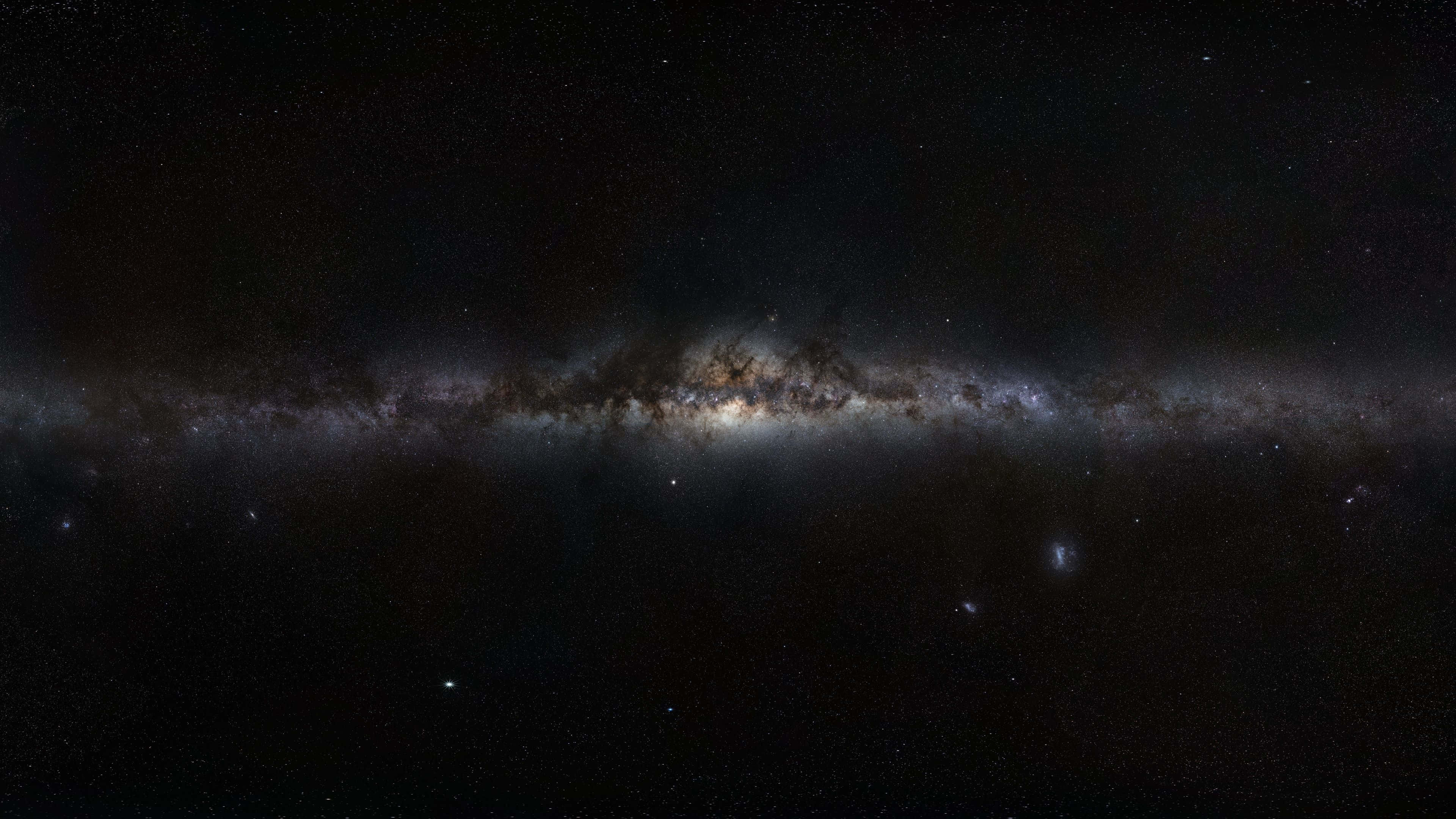Dark Galaxy 桌布 壁紙 — 令人嘆為觀止的銀河系景觀，橫跨星羅棋布的宇宙虛空，帶有發光的星雲和密集的星團。