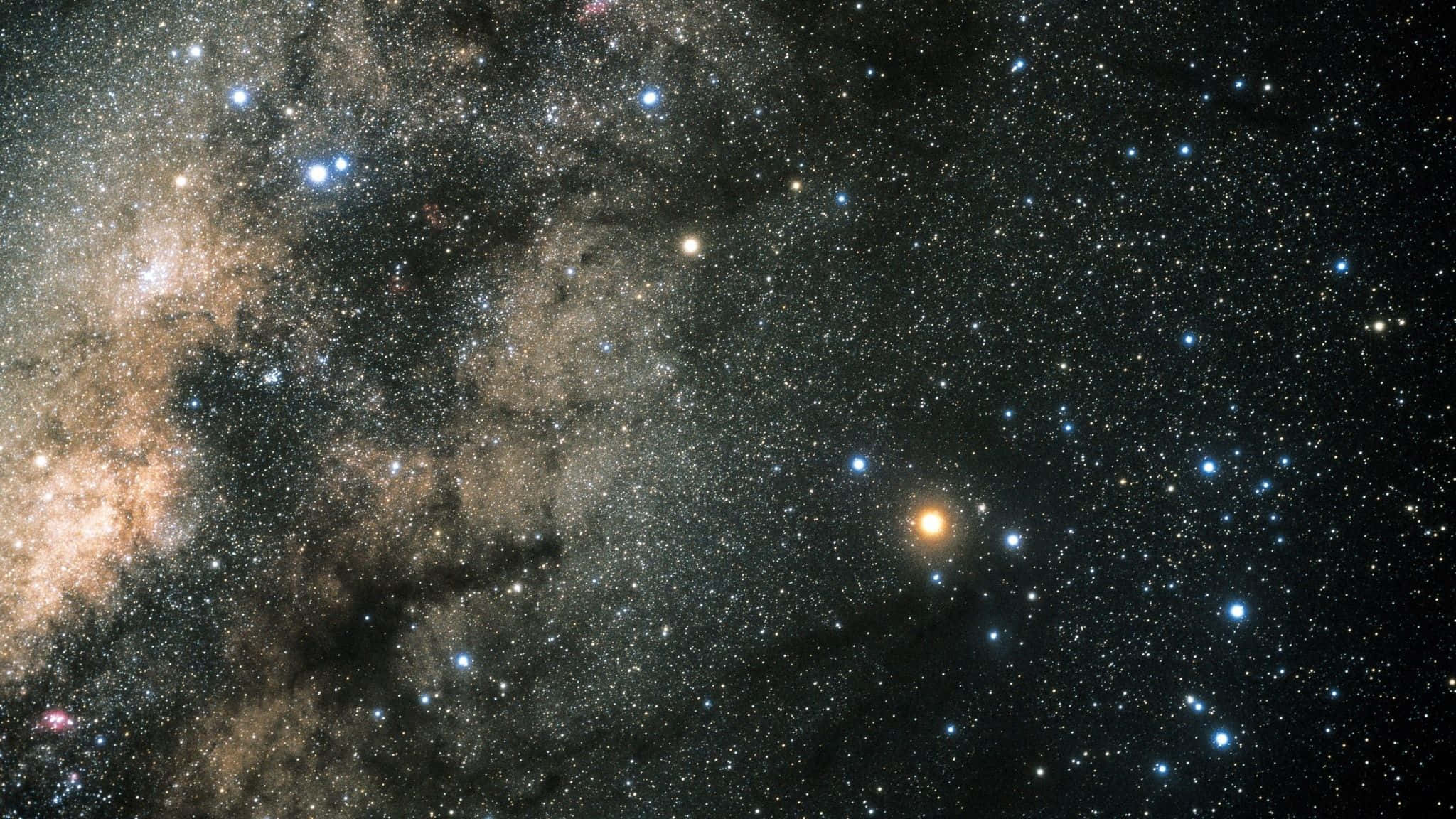 Black Galaxy 桌布 壁紙 — 令人嘆為觀止的銀河系景觀，閃爍的星星和宇宙塵埃雲在深邃的黑色天空中。