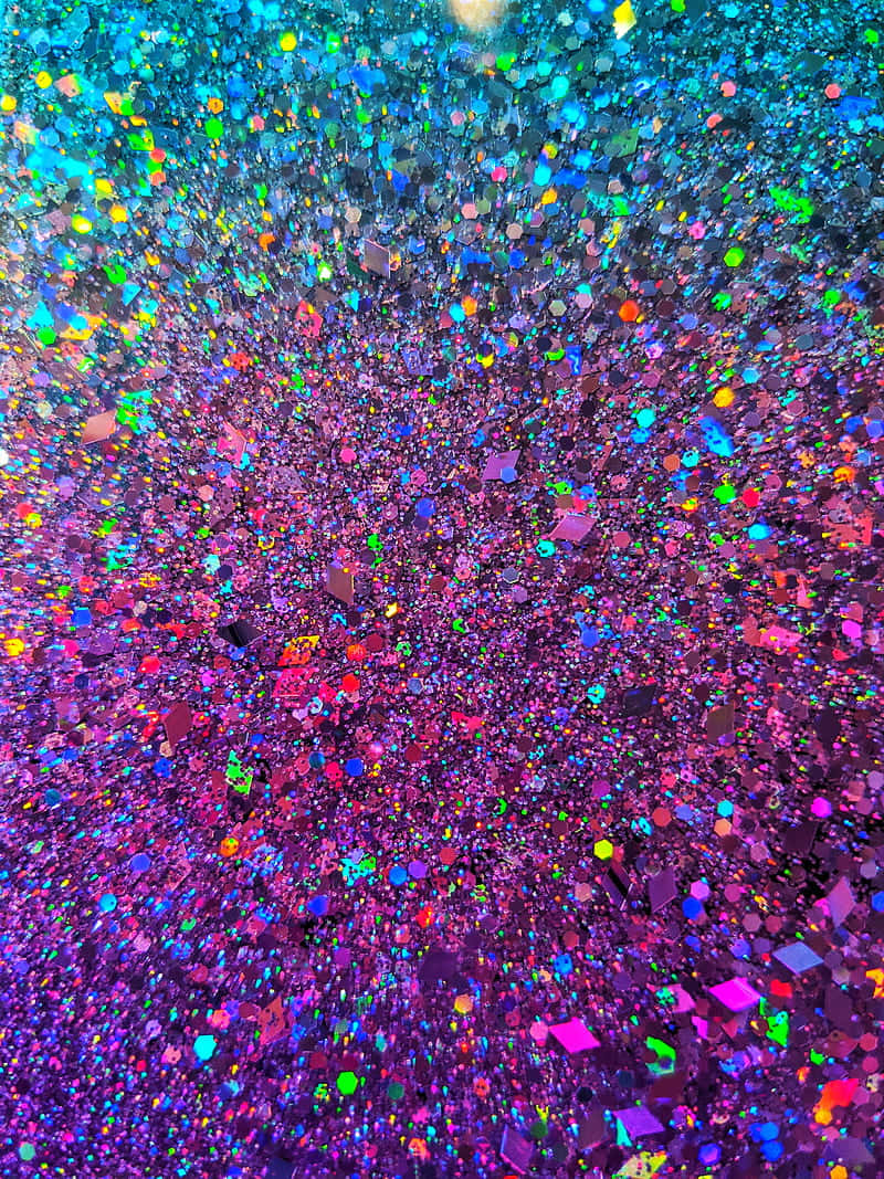 Rainbow Glitter 桌布 壁紙 — 令人眼花撩亂的彩色閃粉粒子近距離特寫，從藍色到洋紅色的漸變中旋轉。