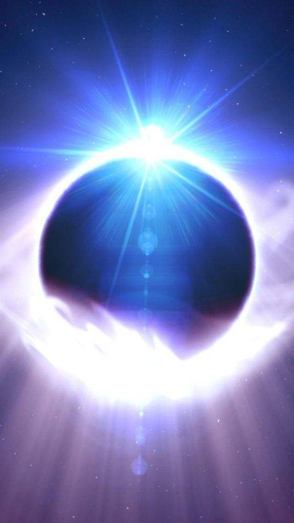 太空 iPhone 桌布 壁紙 — 令人驚嘆的日食，帶有發光的藍色日冕，在繁星點點的宇宙背景下閃耀。