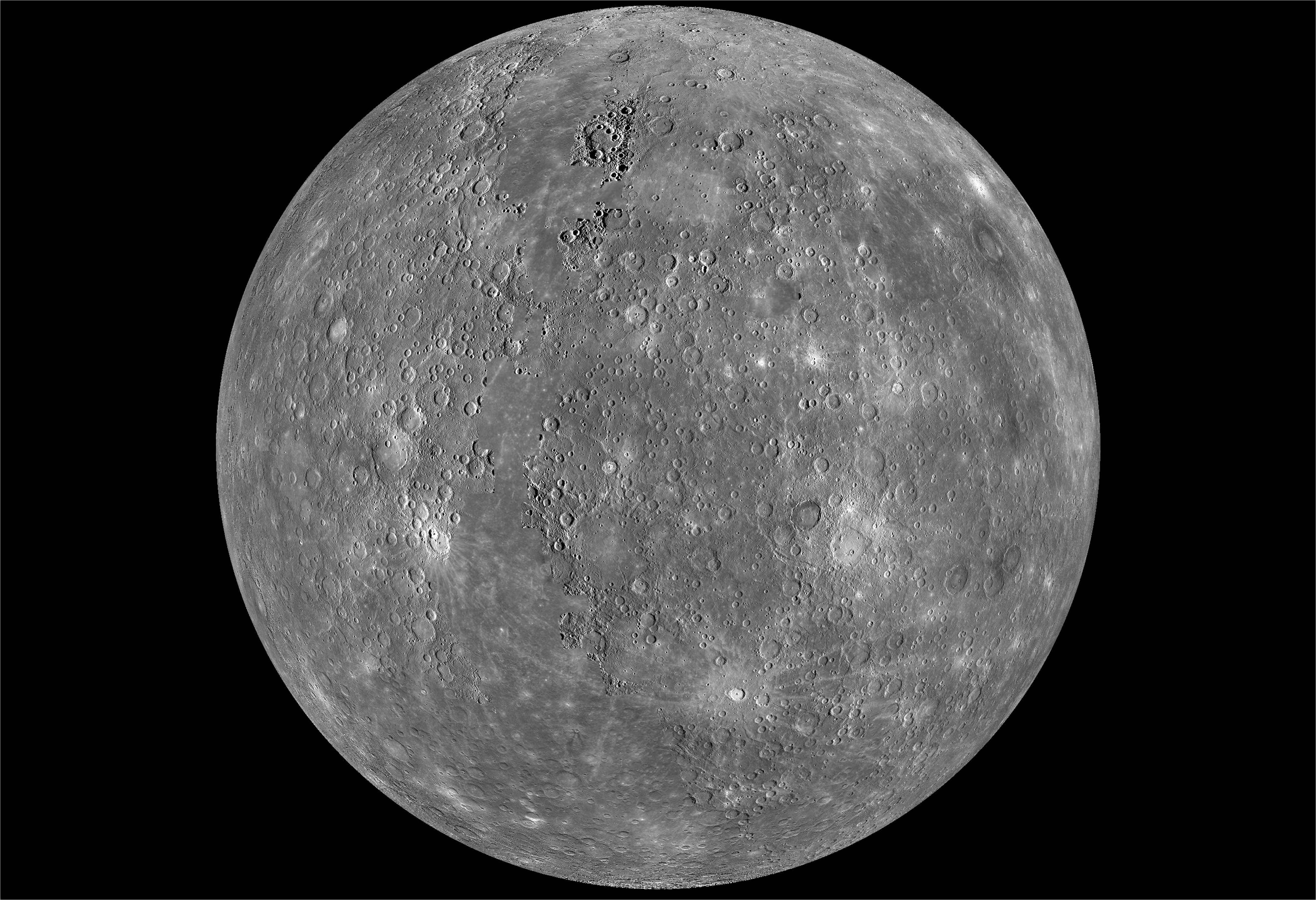 Mercury 桌布 壁紙 — 以太空的漆黑為背景，水星佈滿隕石坑表面的詳細灰階視圖。