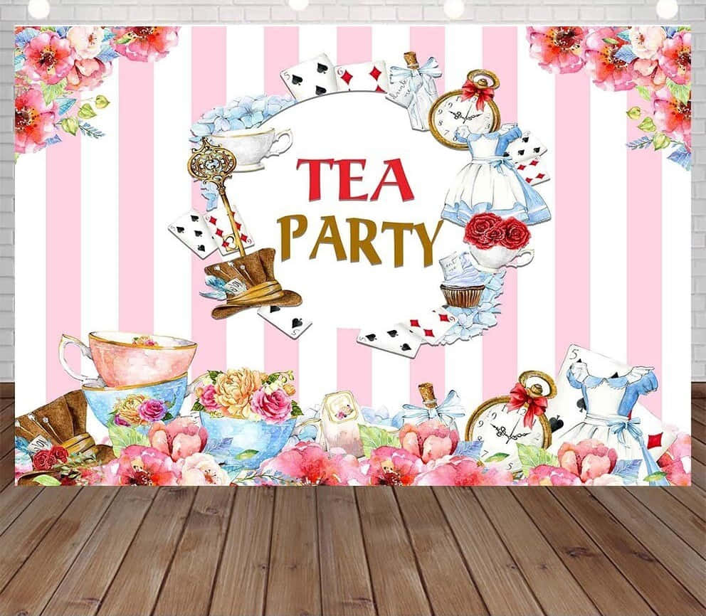 Tea Party 桌布 壁紙 — 以粉紅色條紋壁紙為背景，配上撲克牌、茶杯和花朵，營造出愛麗絲夢遊仙境茶會的奇幻背景。