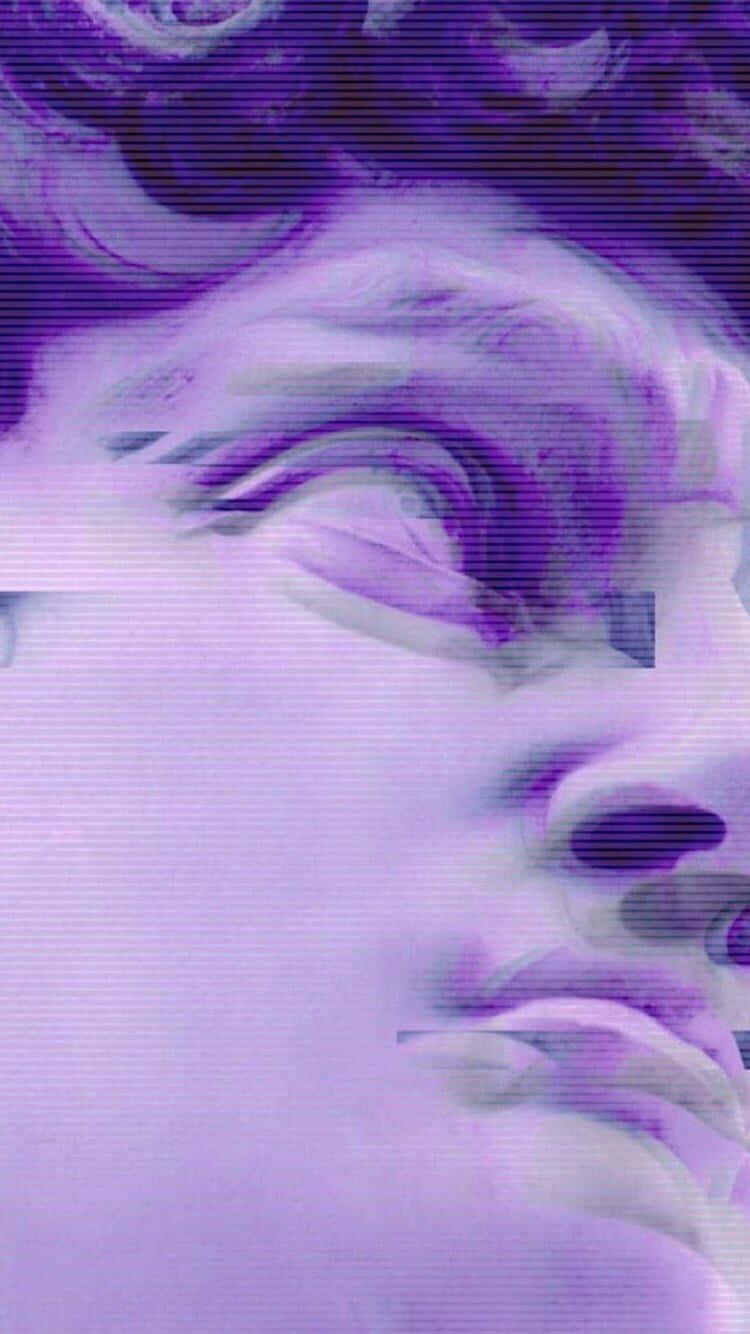 Aesthetic Purple 桌布 壁紙 — 以紫色調和扭曲數位效果呈現的人物臉部故障藝術肖像。