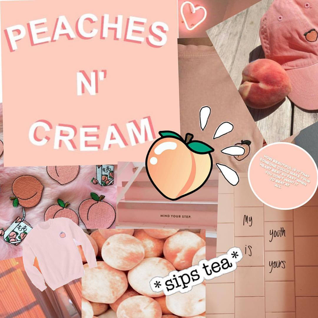 蜜桃 桌布 壁紙 — 以蜜桃、茶、服裝和手寫語錄為特色的粉彩蜜桃色拼貼，呈現甜美青春的風格。