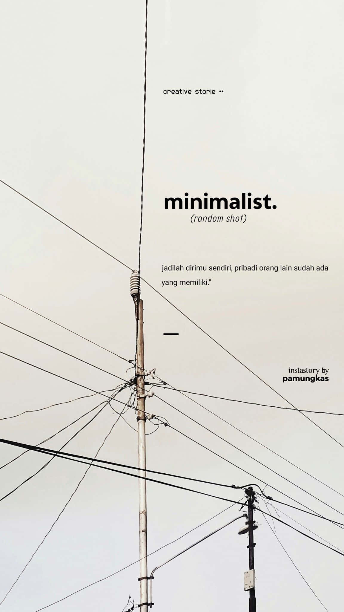 Minimalist Typography 桌布 壁紙 — 以褪色天空為背景的簡約構圖，包含風化的電線桿和纏繞的電線，並疊加了文字。