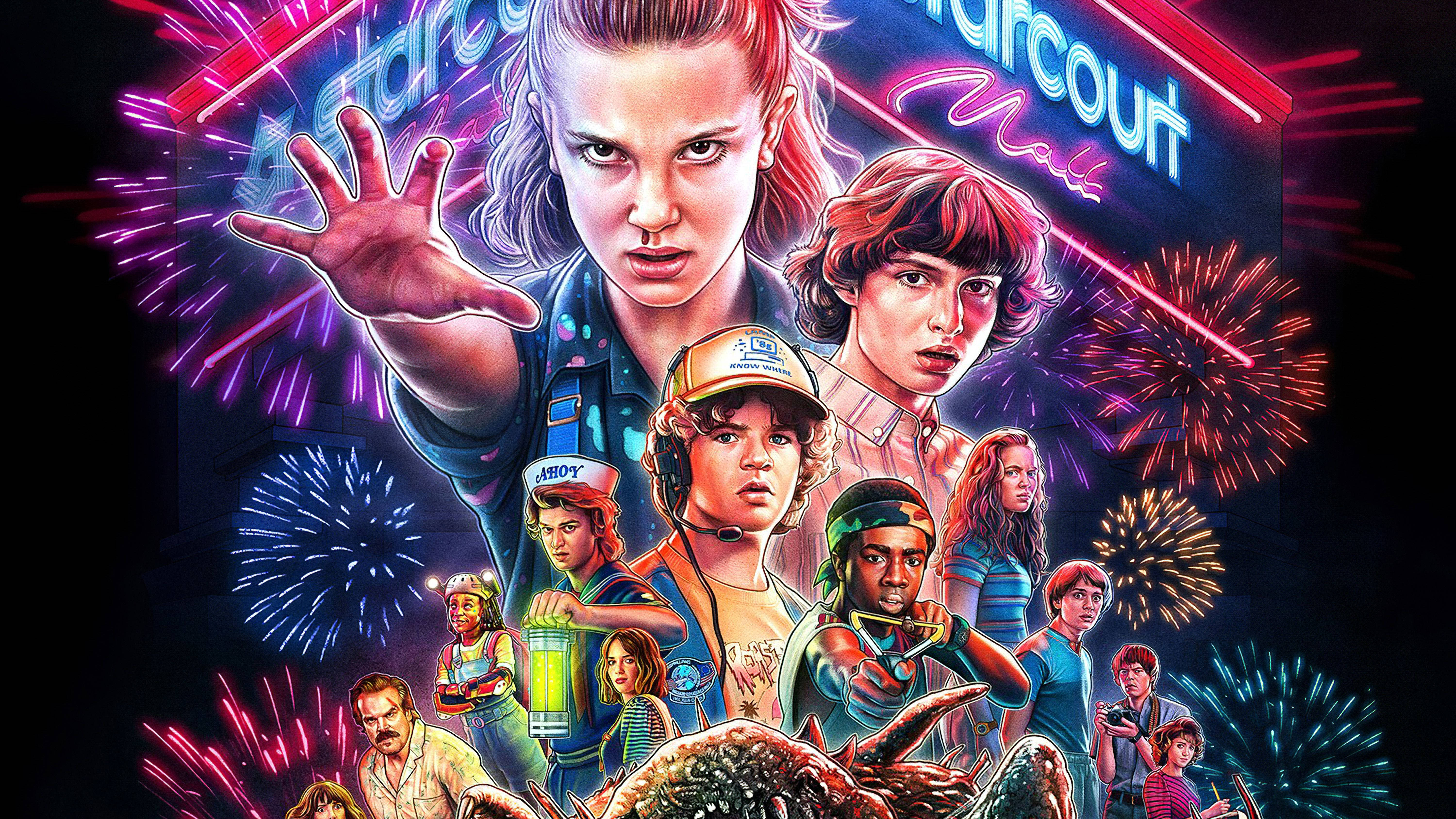 Stranger Things 3 桌布 壁紙 — 以黑暗夜空為背景，Stranger Things 角色周圍有煙火爆炸的鮮豔霓虹燈海報。