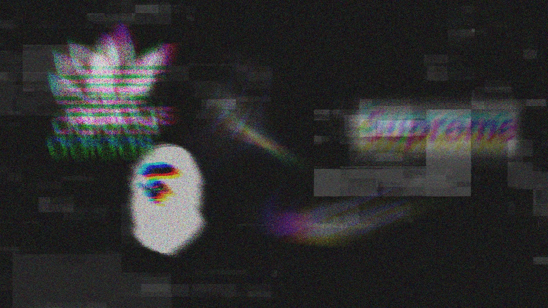 Bape 動態 桌布 壁紙 — 以黑色背景和色差效果呈現的扭曲品牌標誌（如 Supreme 和 Adidas）的故障藝術拼貼。