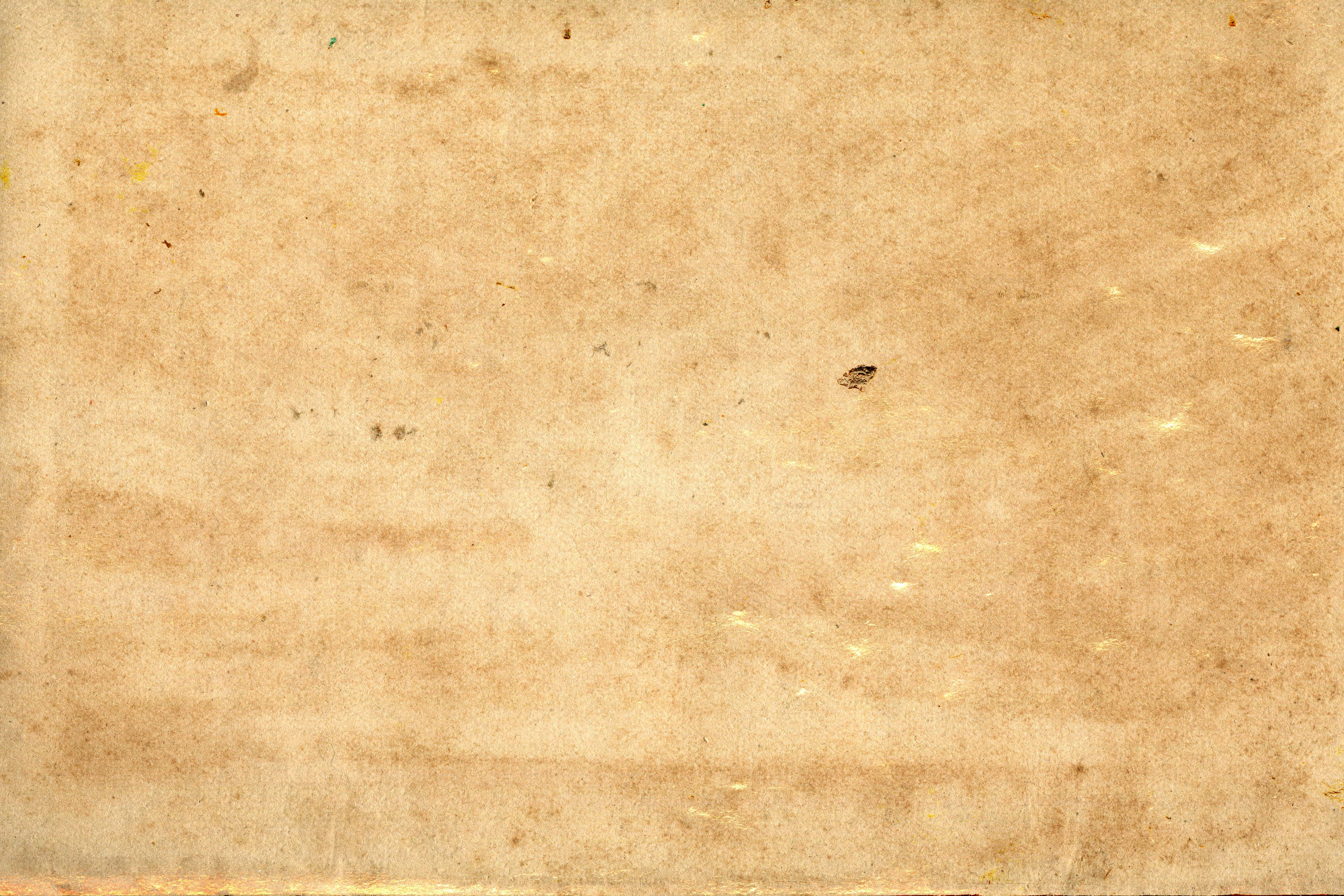 Vintage Paper 桌布 壁紙 — 仿舊米色羊皮紙的特寫，帶有細微污漬和紋理變化。