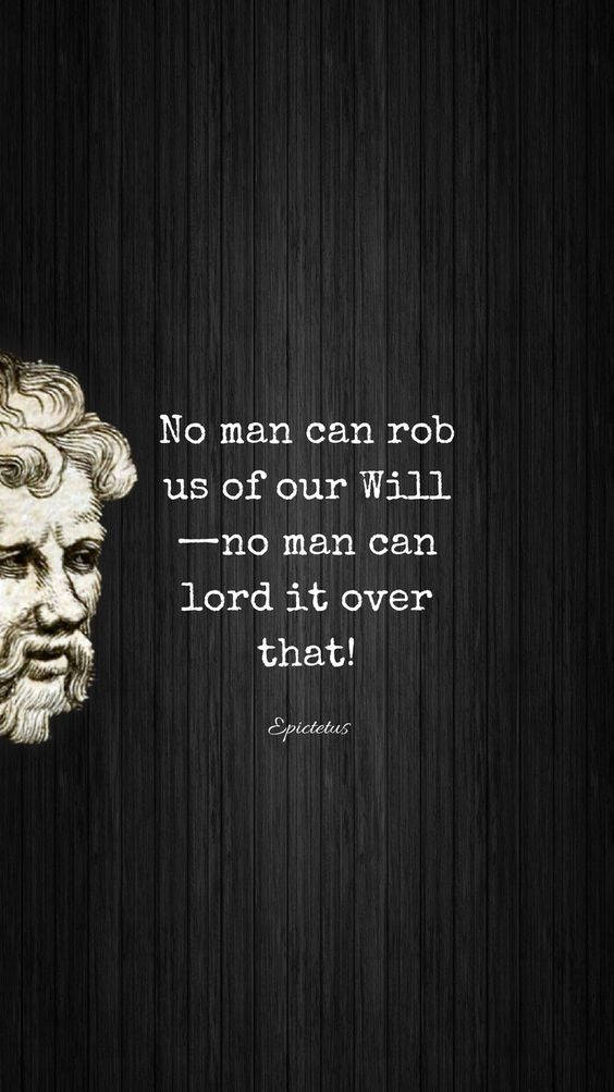 Stoicism 桌布 壁紙 — 伊壁鳩魯的古典半身像出現在深色木紋背景上，旁邊是關於自由意志的引言。
