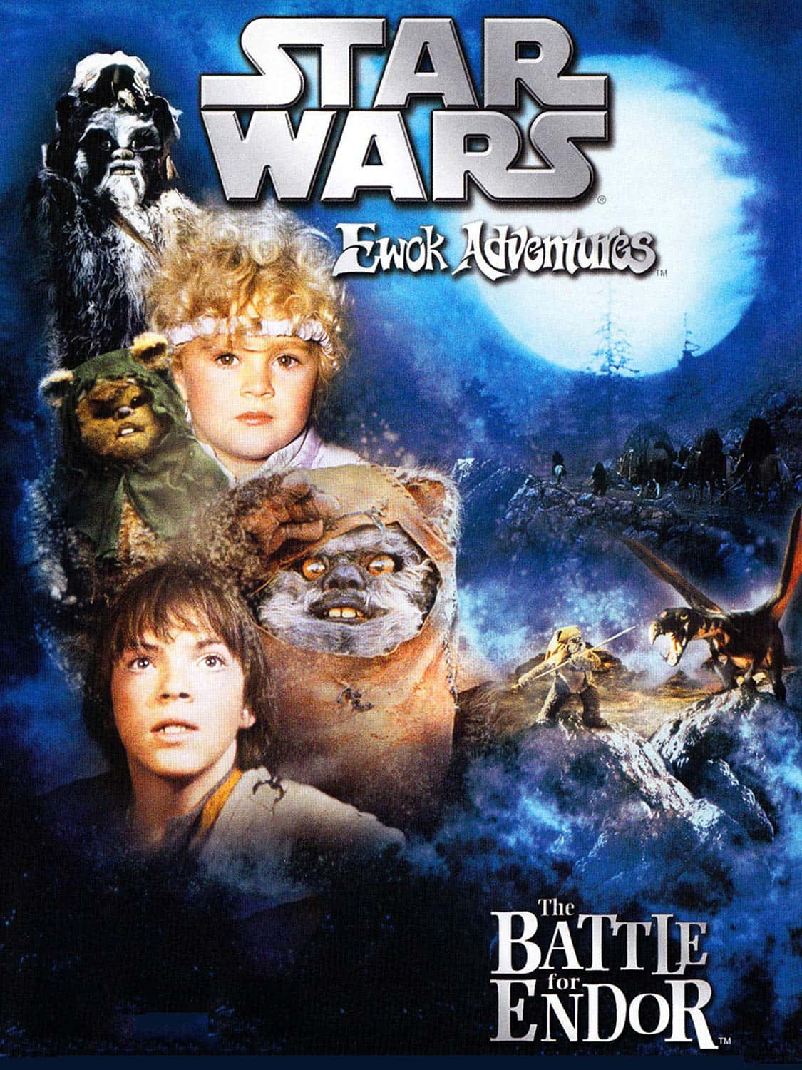 The Battle Of Endor 桌布 壁紙 — 伊沃克戰士和小孩站在發光的月亮前，恩多的森林山丘上戰鬥正酣。