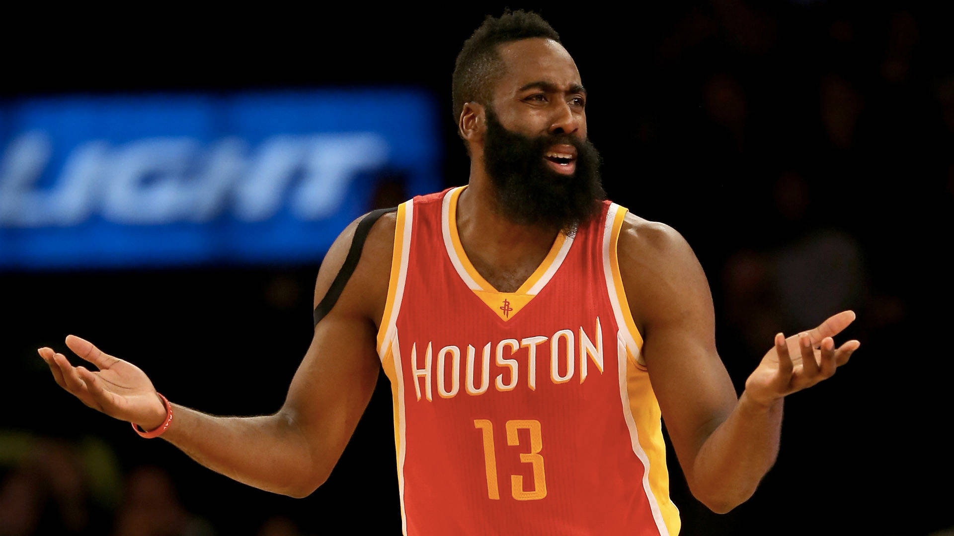 James Harden 桌布 壁紙 — 休士頓火箭籃球運動員詹姆斯哈登在場館燈光下比賽時做出沮喪的手勢。