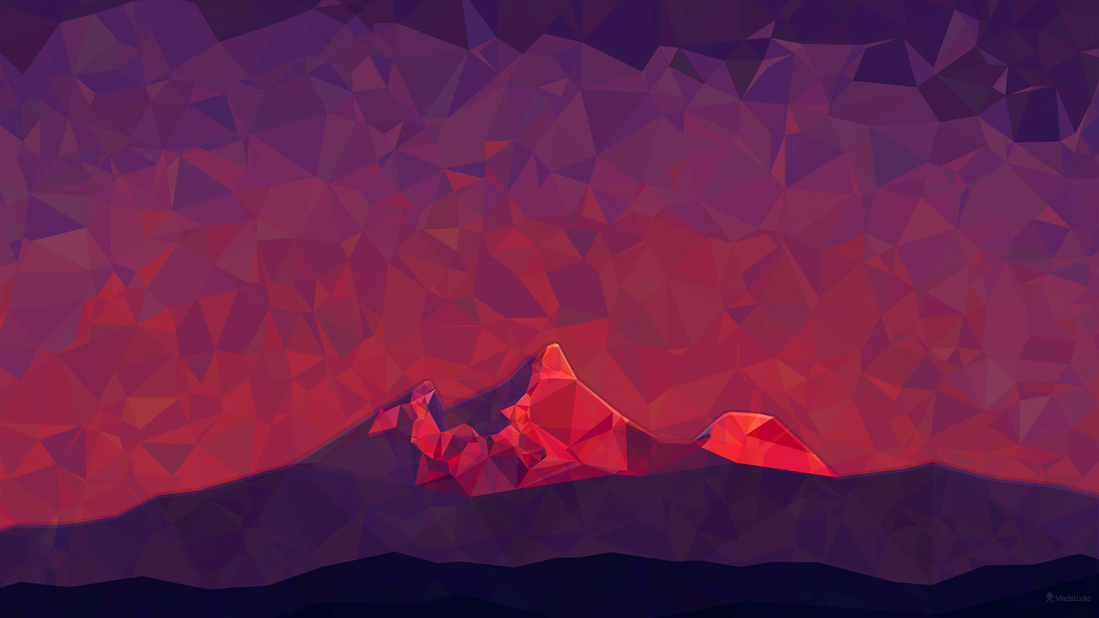 Geometric Desktop 桌布 壁紙 — 低多邊形山脈在日落時分，在漸變紫色天空的映襯下，散發出火紅色的光芒。
