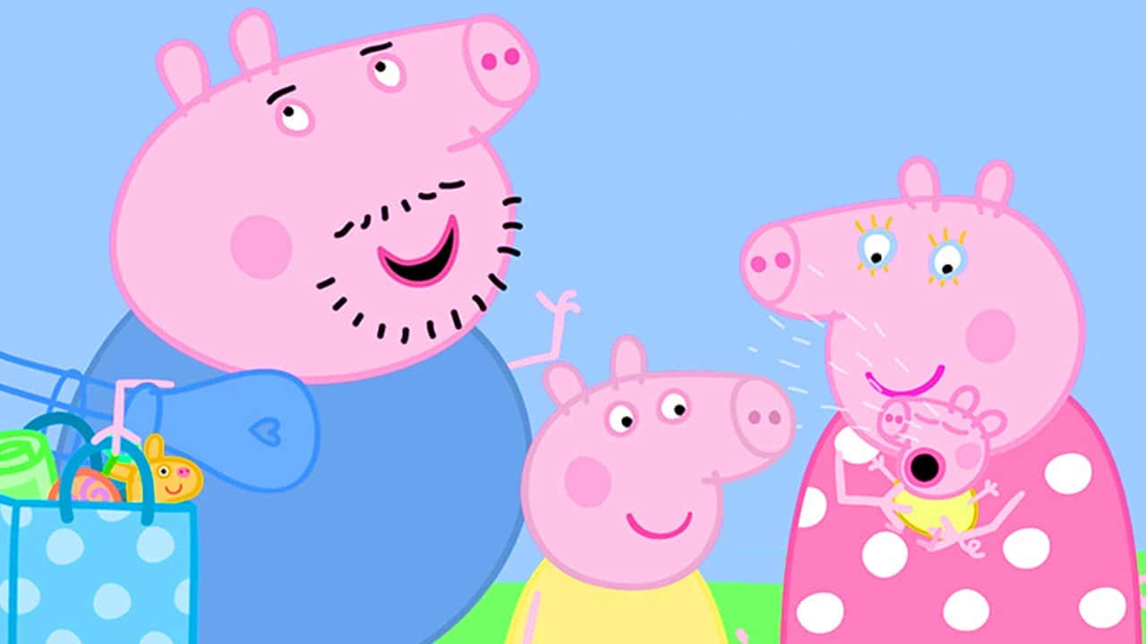 Peppa Pig Family 桌布 壁紙 — 佩佩豬一家在晴朗的藍天下，帶著購物袋和小豬寶寶，開心地笑著。