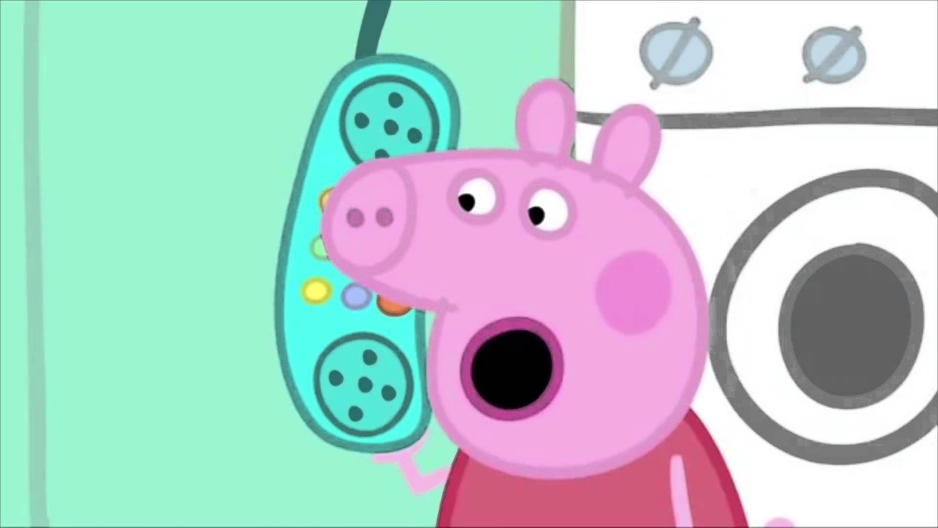 Peppa 桌布 壁紙 — 佩佩豬在明亮的卡通房間裡，睜大眼睛、張開嘴巴，拿著一個色彩繽紛的電話。