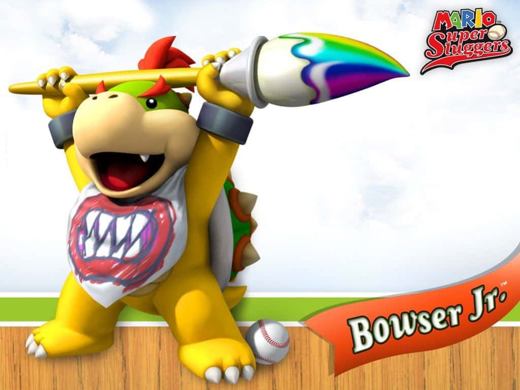 Bowser Jr 桌布 壁紙 — 來自《瑪利歐超級棒球》的庫巴二世在木製球場上，在陰天天空下，愉快地擺出姿勢，手持彩虹色的棒球棒。