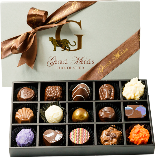 Chocolate 桌布 壁紙 — 來自Gerard Mendis Chocolatier的優雅巧克力盒，內有各式美食松露巧克力，置於時尚黑色托盤上。