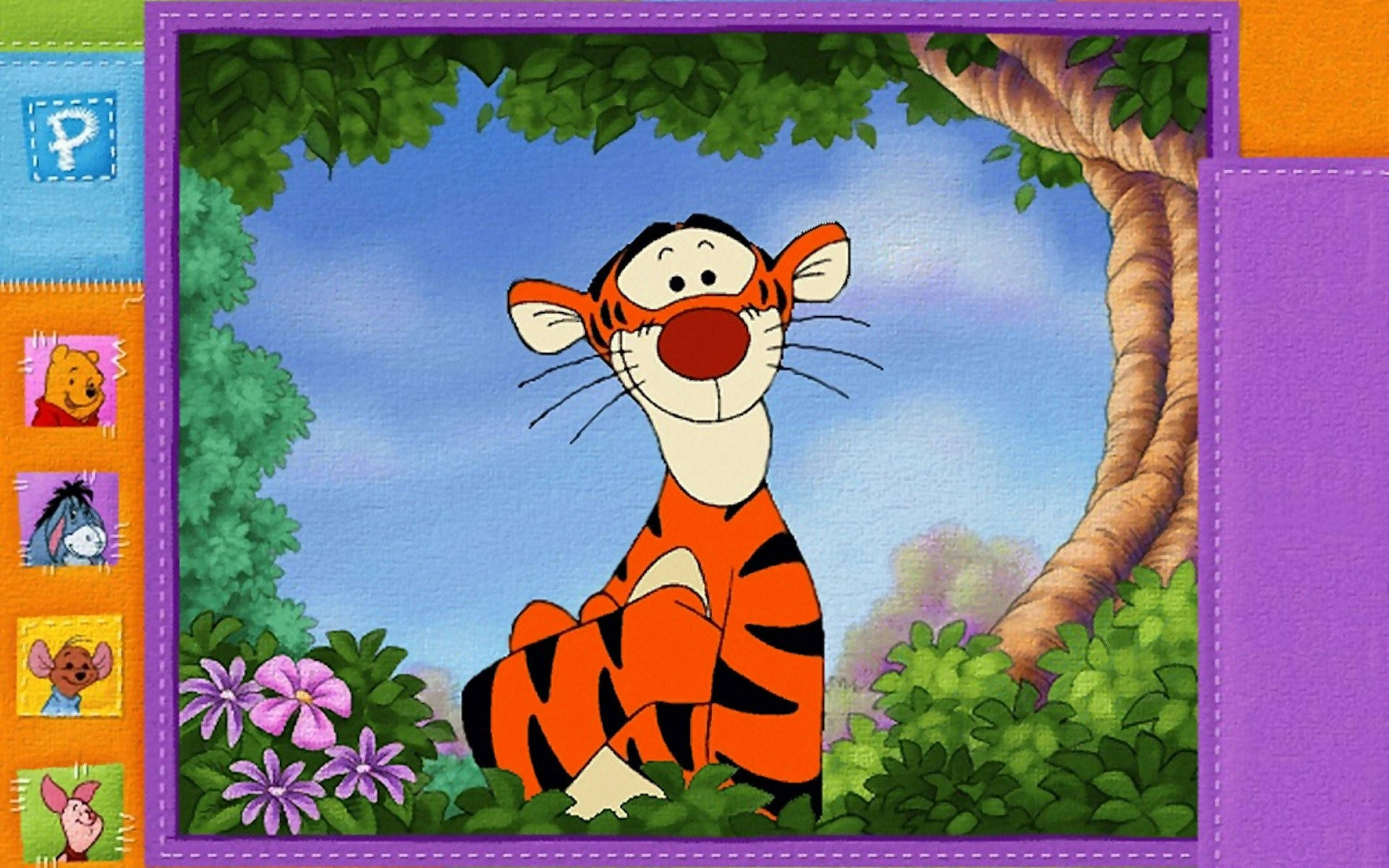 Tigger 桌布 壁紙 — 來自小熊維尼的跳跳虎開心地坐在陽光明媚的森林空地中，周圍環繞著樹枝和紫色花朵。