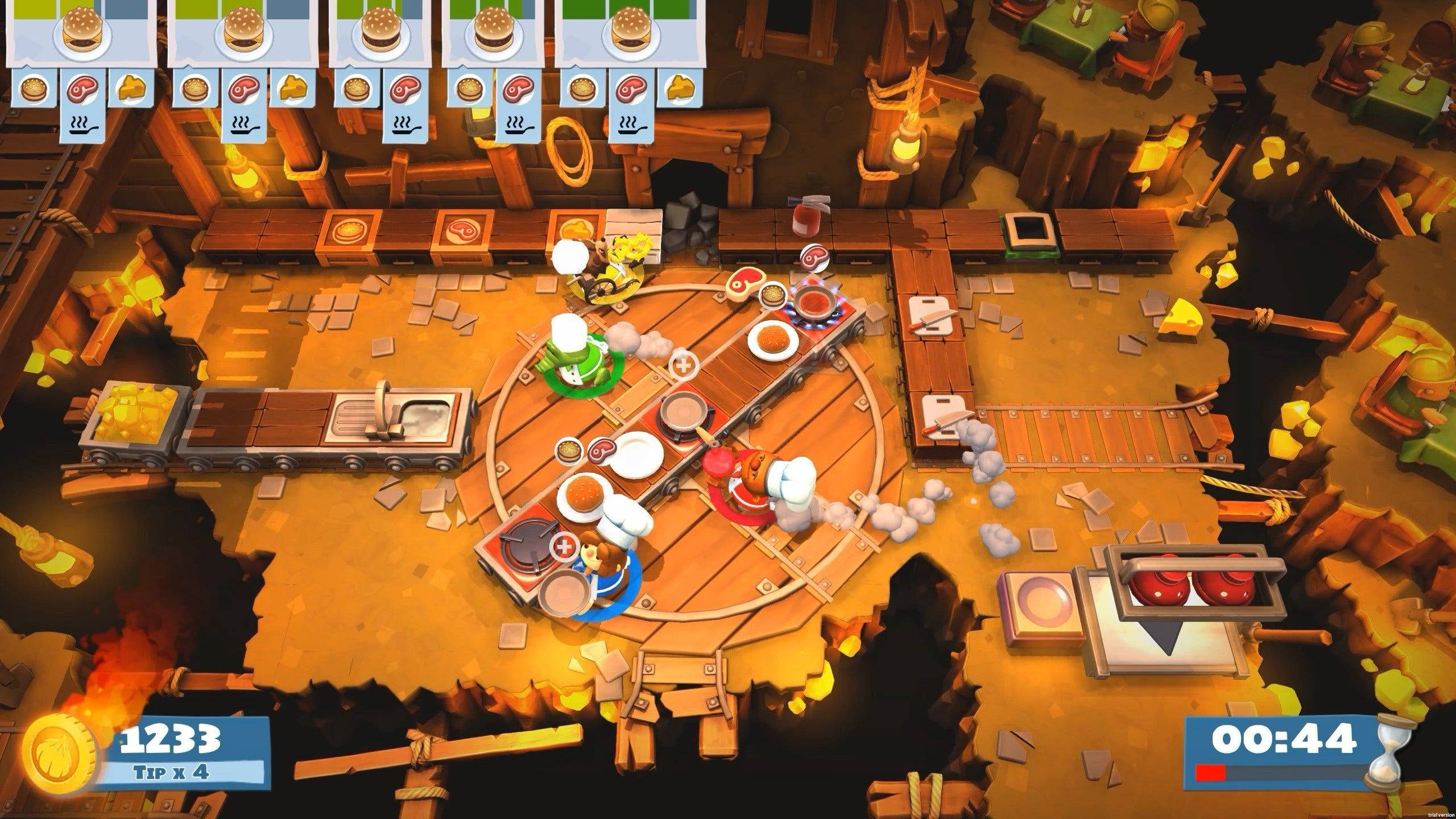 Overcooked 桌布 壁紙 — 俯瞰廚師們在混亂、溫暖燈光的地下廚房裡，在木製平台和散落的食材中競相組裝漢堡。