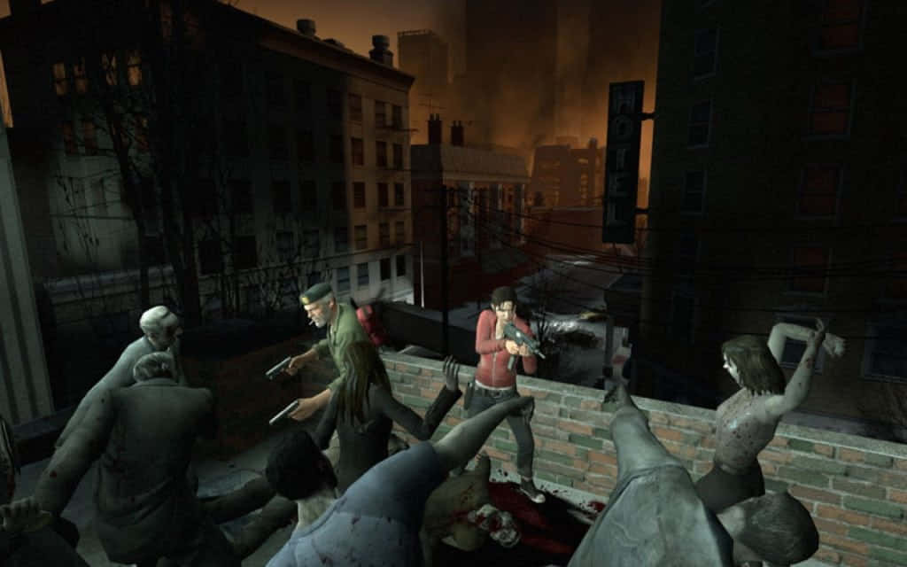 Left 4 Dead Characters 桌布 壁紙 — 倖存者在屋頂上抵禦成群殭屍，背景中燃燒的城市隱約可見。