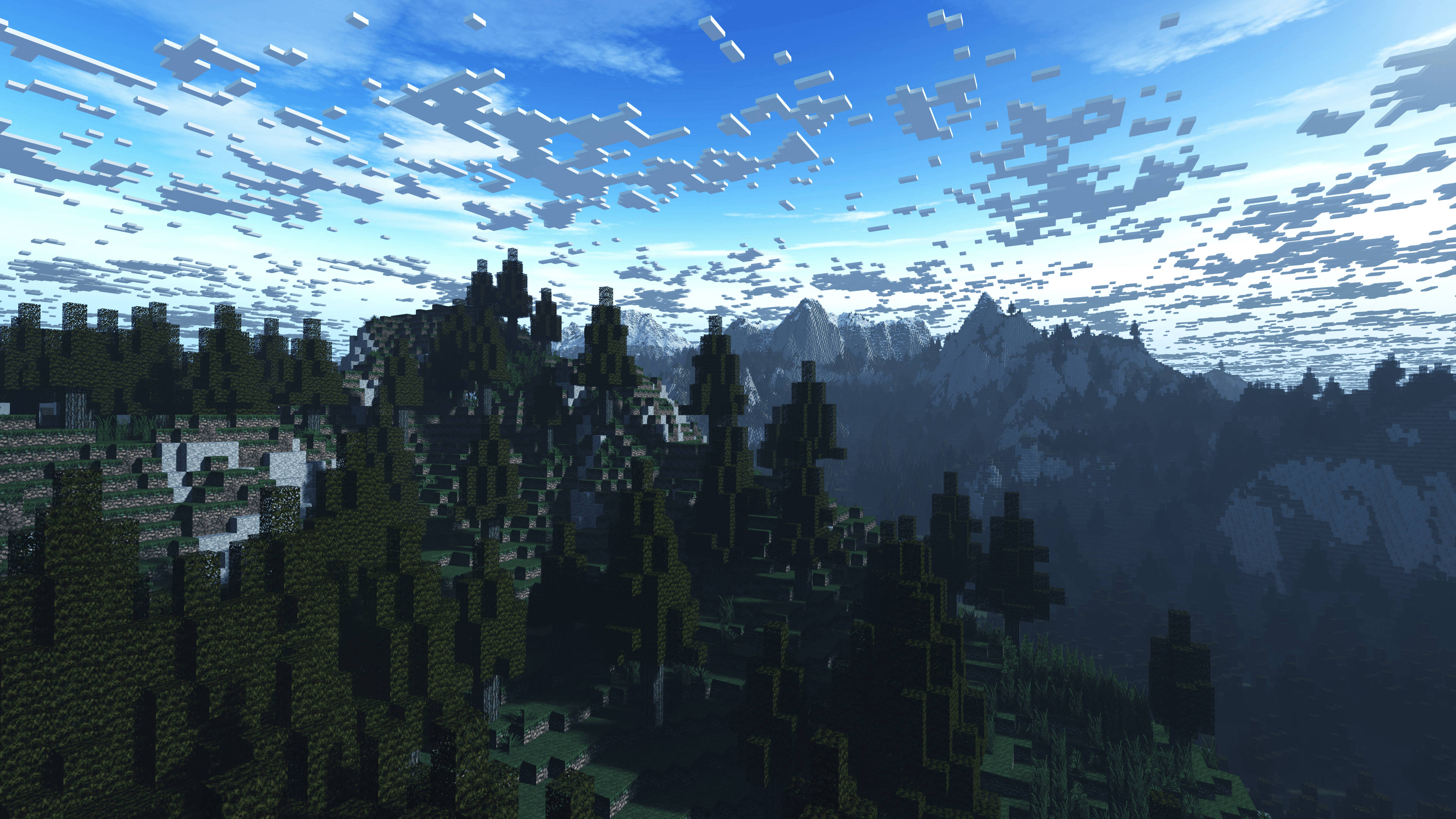 4K Minecraft 壁紙 桌布 壁紙 — 像素化的山景，有茂密的森林和積雪的山峰，藍天下有塊狀雲。