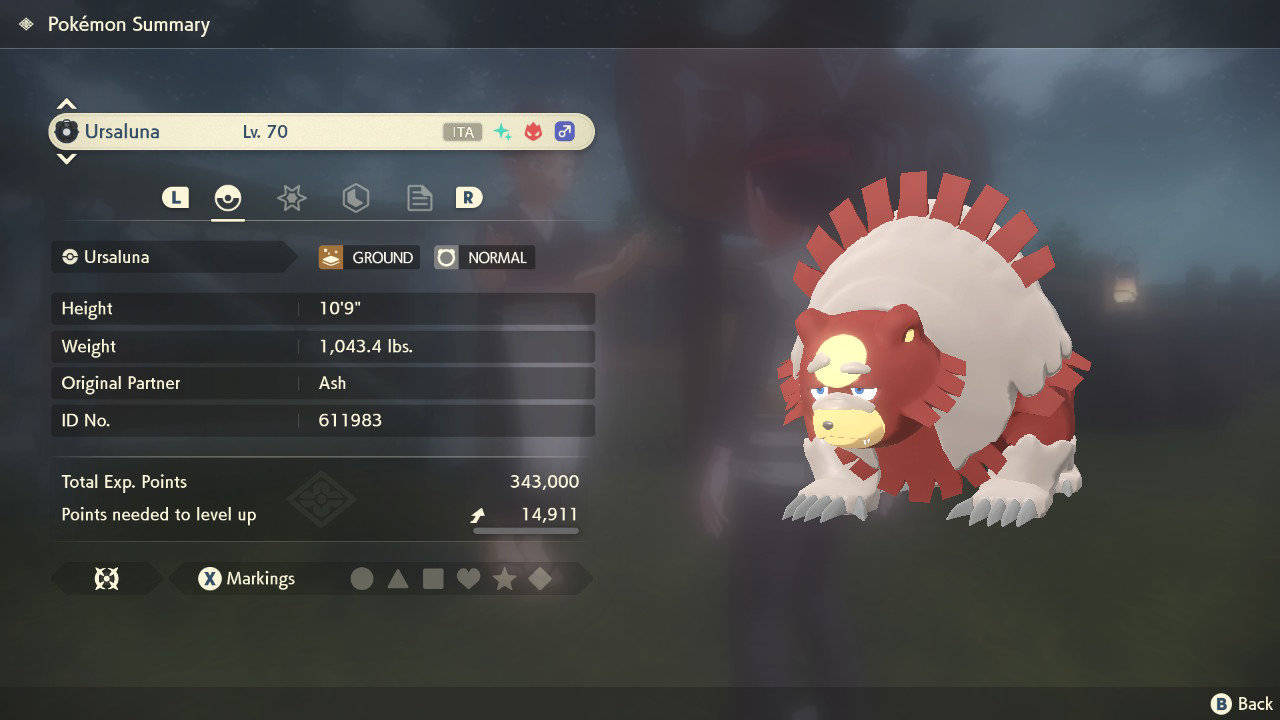 熊 桌布 壁紙 — 像素藝術的Ursaluna Pokémon站在遊戲選單中，背景是黑暗有霧，顯示著數值。