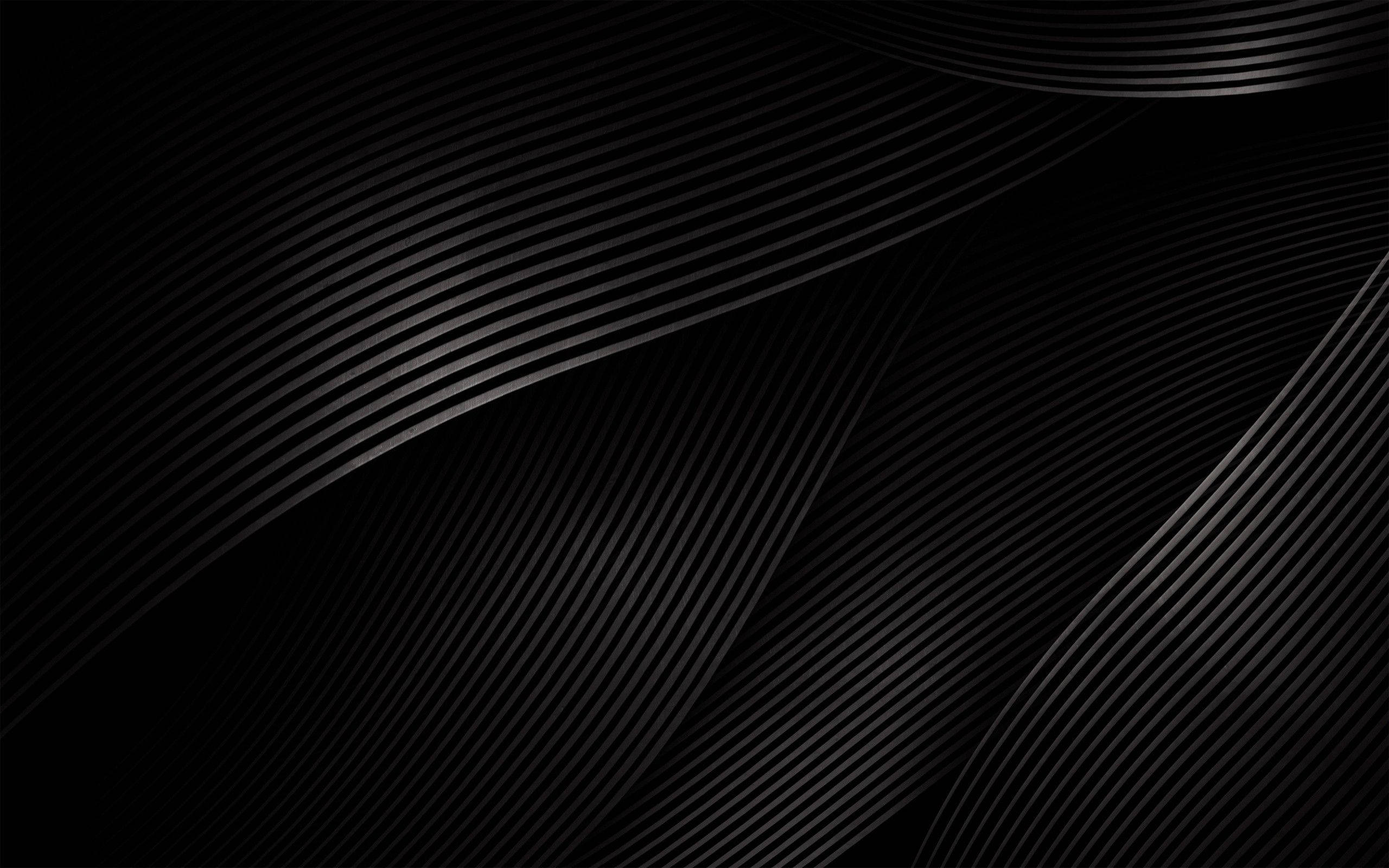 waves 桌布 壁紙 — 優雅流動的銀色線條在深黑色背景上優美地彎曲，營造出時尚現代的抽象圖案。