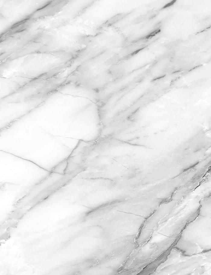 Aesthetic Gray Marble 桌布 壁紙 — 優雅白色大理石的特寫，帶有漩渦狀灰色紋理和細膩自然質感。