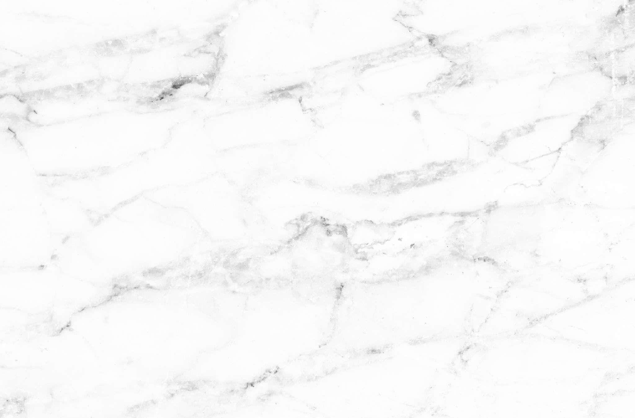 White Marble 桌布 壁紙 — 優雅白色大理石的特寫，帶有細微的灰色紋理，營造出奢華的天然石材質感。