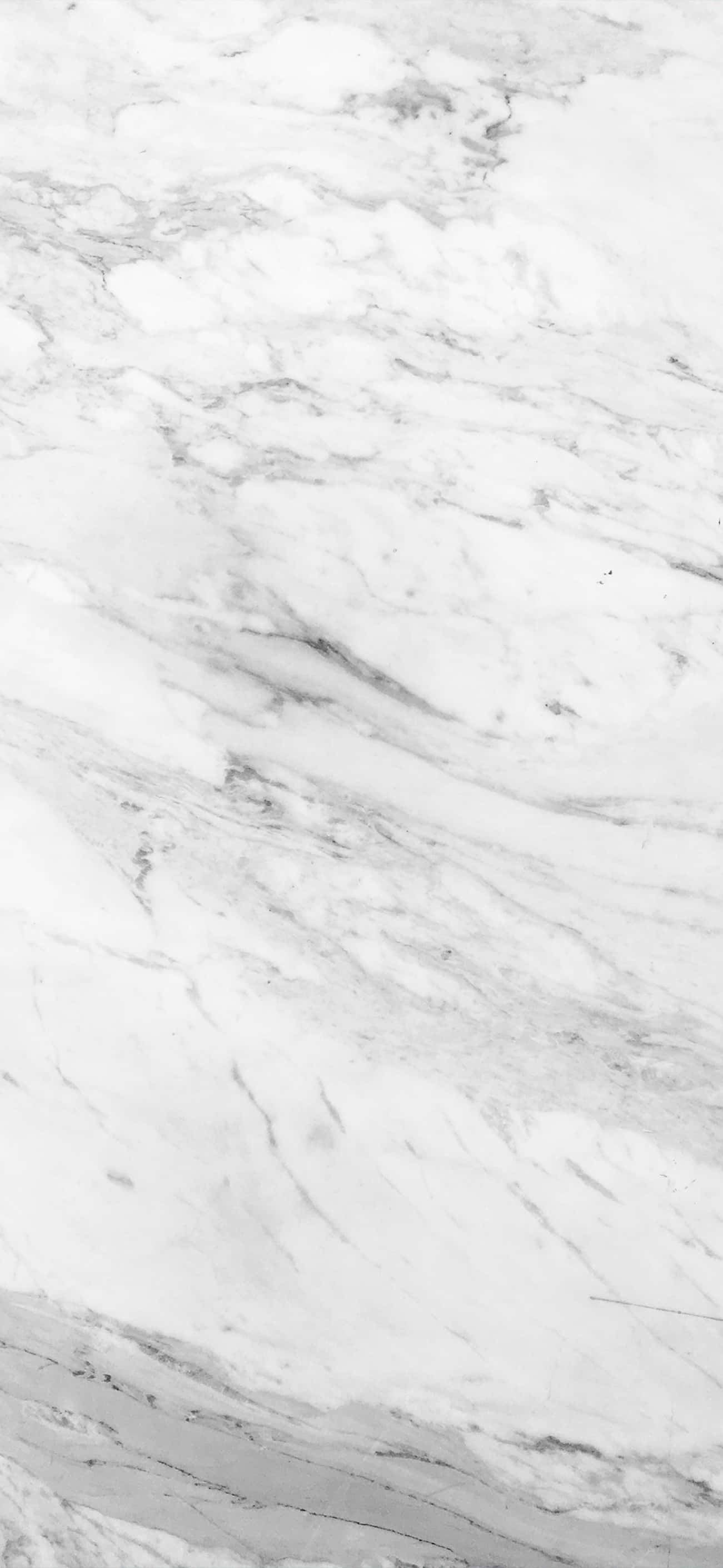 Marble Phone 桌布 壁紙 — 優雅白色大理石的近距離特寫，帶有漩渦狀灰色紋理，營造出奢華的自然圖案。