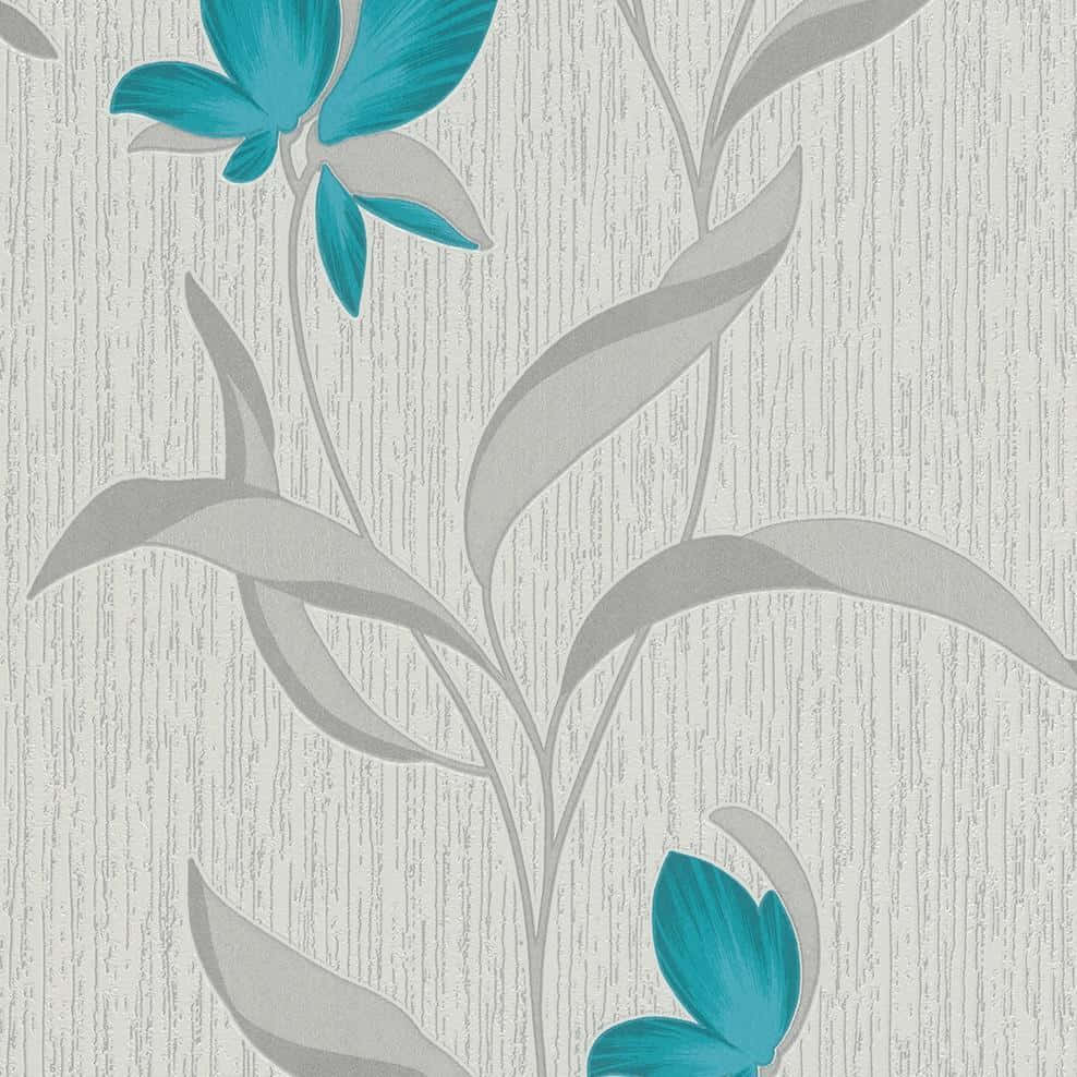 Teal Flower 桌布 壁紙 — 優雅的壁紙，帶有綠松石花卉圖案和灰色葉子，背景為有紋理的銀色。