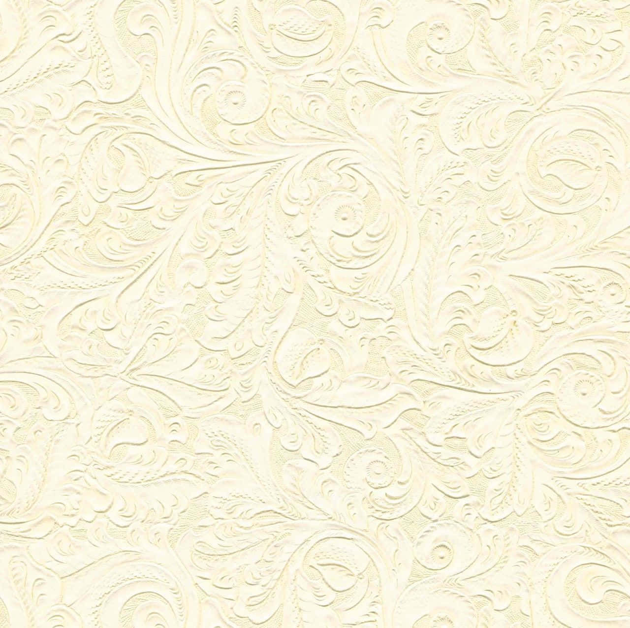 Cream 桌布 壁紙 — 優雅的奶油色壁紙，帶有精緻的壓花花卉和藤蔓圖案，營造出豪華的紋理表面。