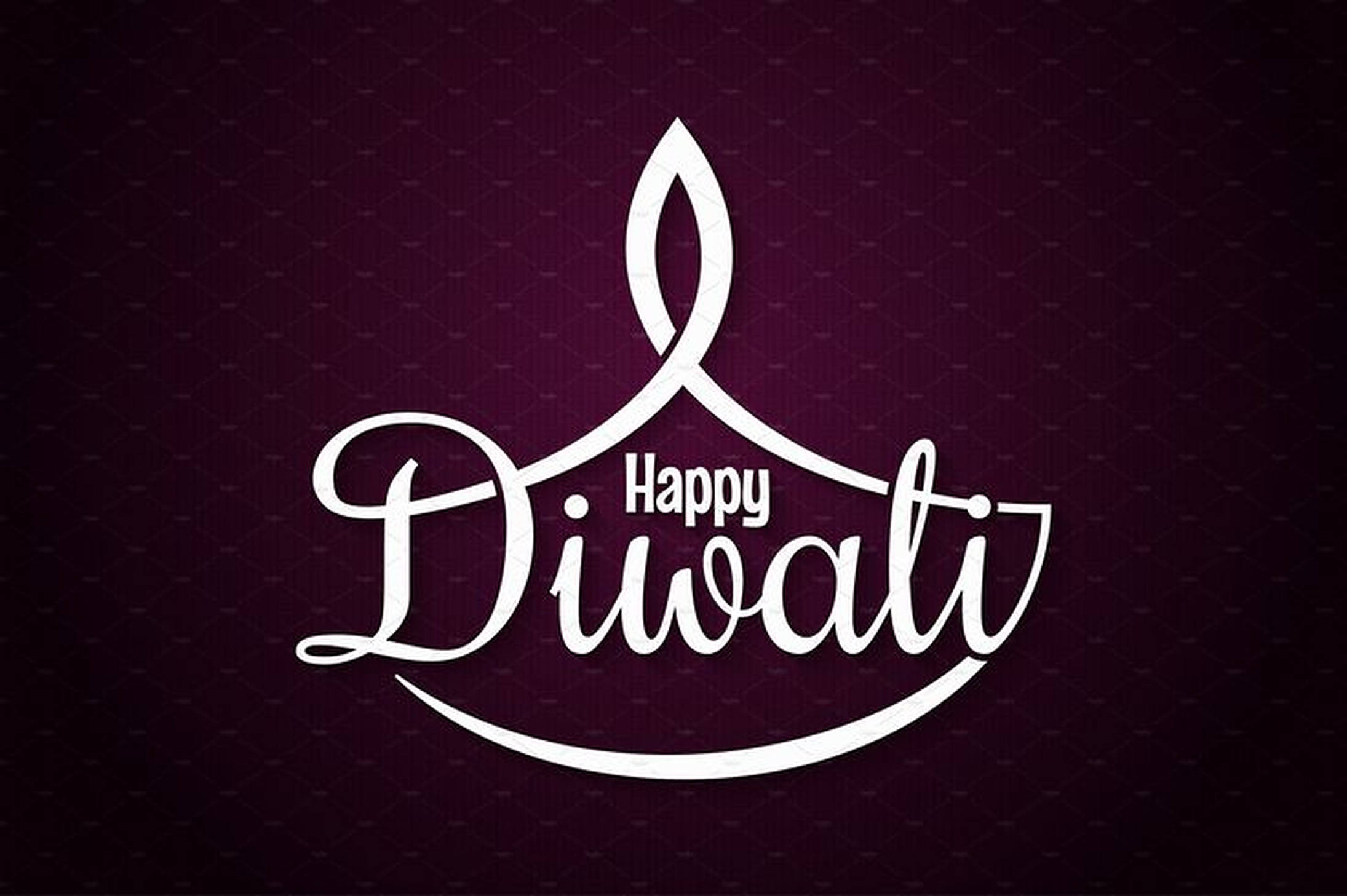 排燈節 桌布 壁紙 — 優雅的白色「Happy Diwali」文字以流暢的手寫體在深紫色紋理背景上形成一個風格化的迪亞。