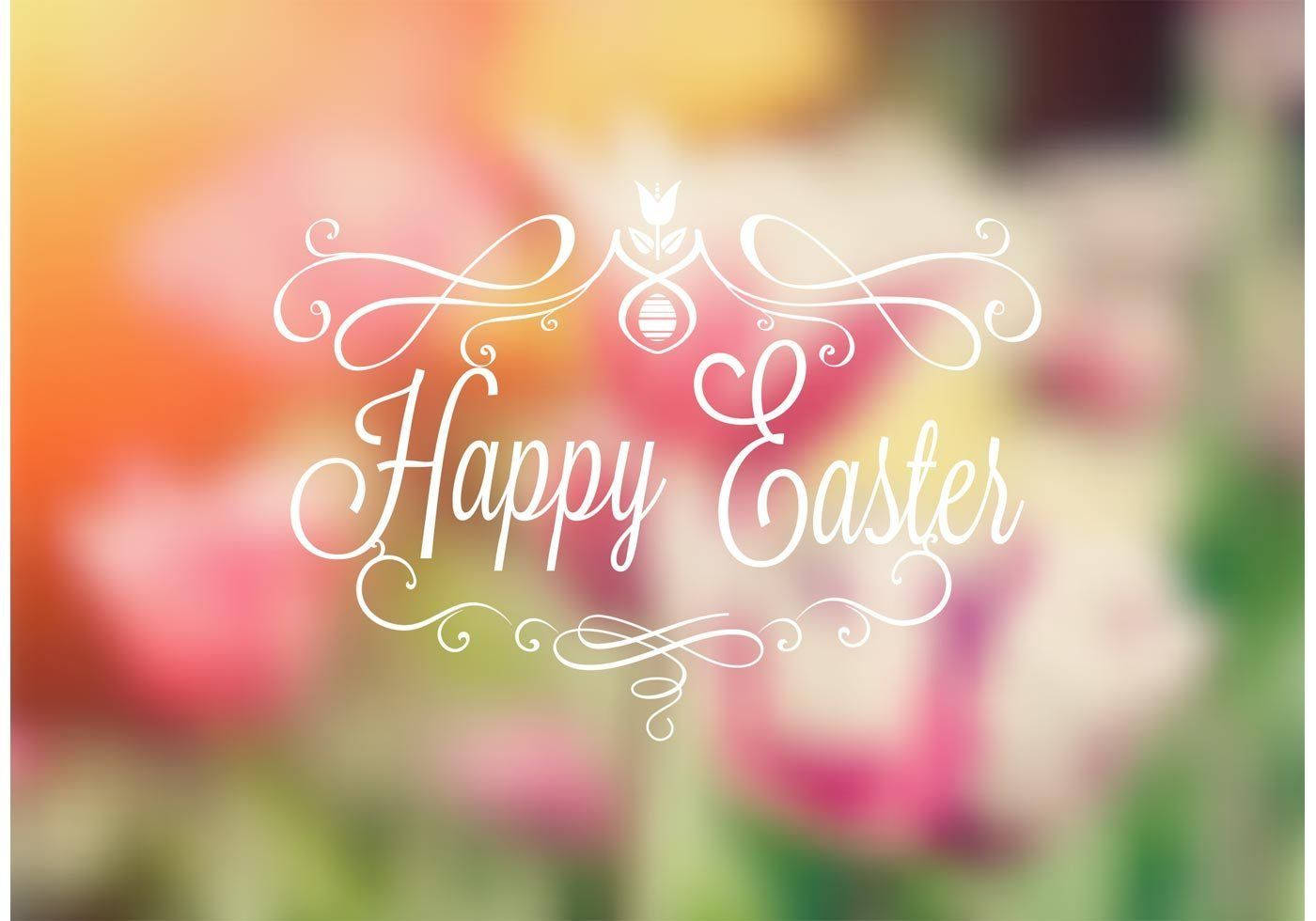 Happy Easter 桌布 壁紙 — 優雅的白色 'Happy Easter' 字體，帶有花卉漩渦和蜜蜂標誌，疊加在柔和模糊的粉彩春天花朵背景上。