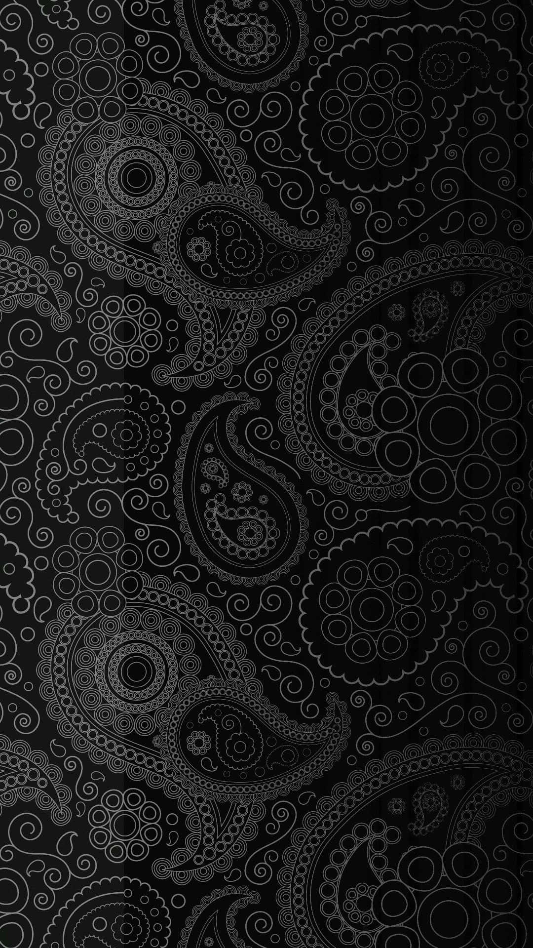 Paisley 桌布 壁紙 — 優雅的白色佩斯利圖案在深黑色背景上旋轉，形成重複的裝飾設計。