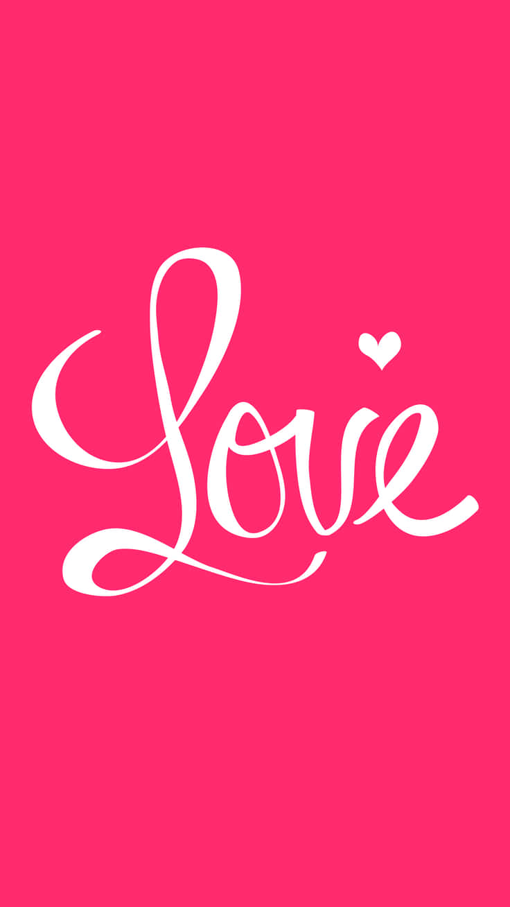 愛心 桌布 壁紙 — 優雅的白色草書字體「Love」，在「i」上方有一個小心形，在充滿活力的粉紅色背景上大膽突出。