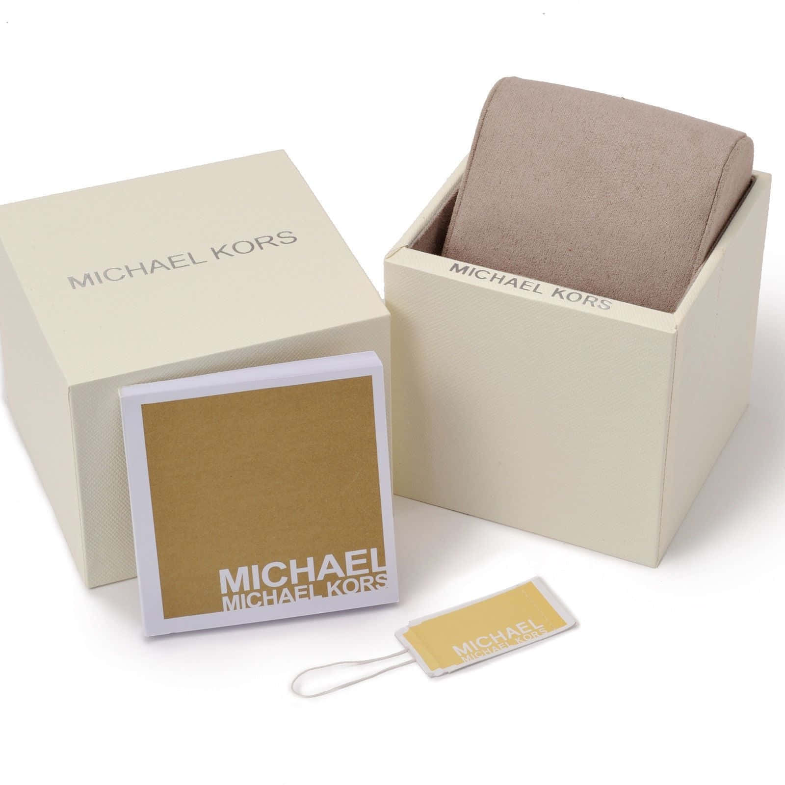 麥可·寇斯 桌布 壁紙 — 優雅的米色 Michael Kors 領帶整齊地捲在品牌包裝中，配有相配的盒子標籤和卡片，放在純白背景上。